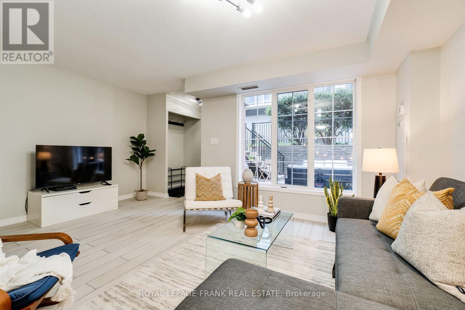 












121 - 70 DOURO STREET

,
Toronto (Niagara),




Ontario
M6K3N4

