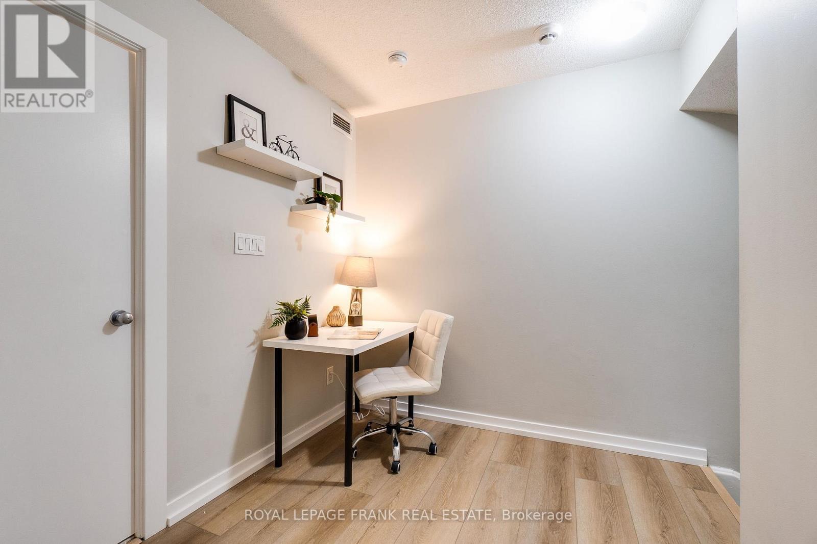 












121 - 70 DOURO STREET

,
Toronto (Niagara),




Ontario
M6K3N4

