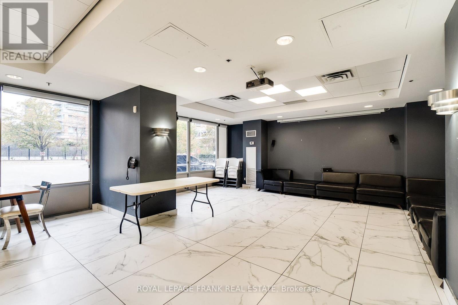 












121 - 70 DOURO STREET

,
Toronto (Niagara),




Ontario
M6K3N4

