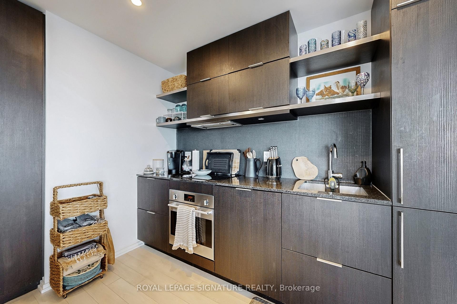 









197


Yonge

Street, 5811,
Toronto,




ON
M5B 0C1

