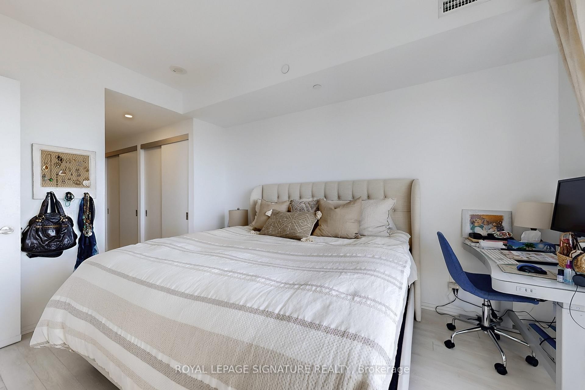 









197


Yonge

Street, 5811,
Toronto,




ON
M5B 0C1

