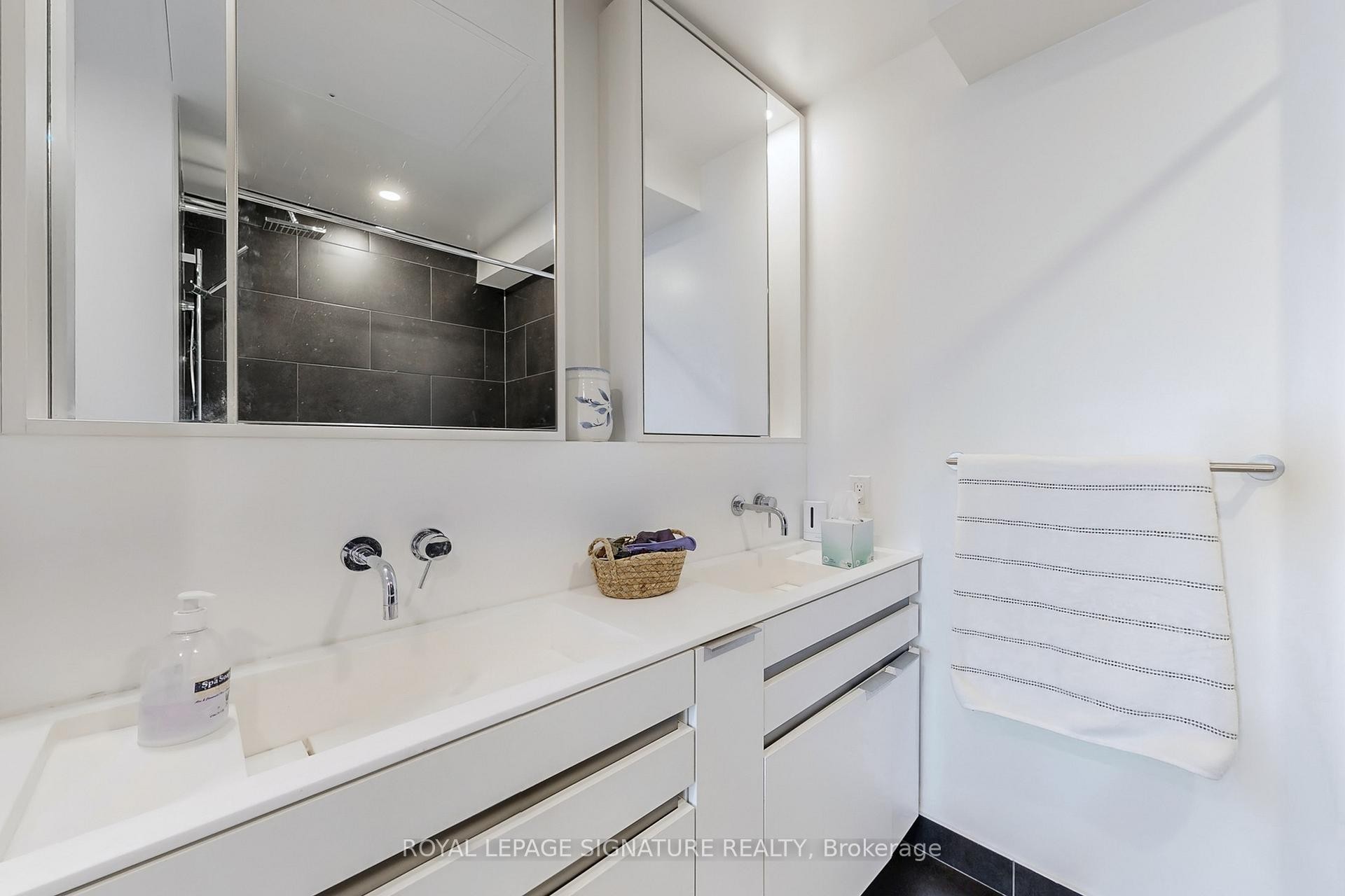 









197


Yonge

Street, 5811,
Toronto,




ON
M5B 0C1

