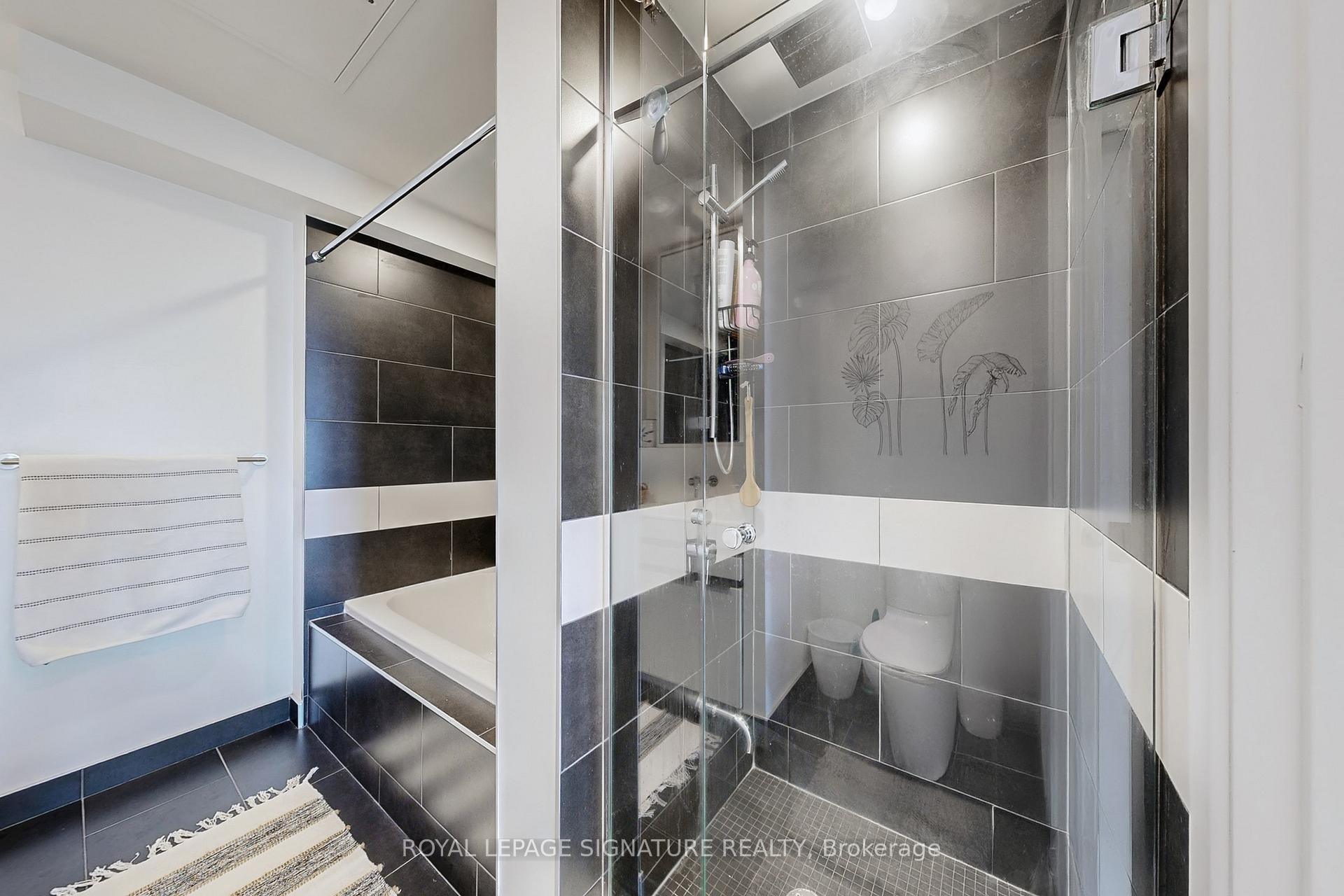 









197


Yonge

Street, 5811,
Toronto,




ON
M5B 0C1

