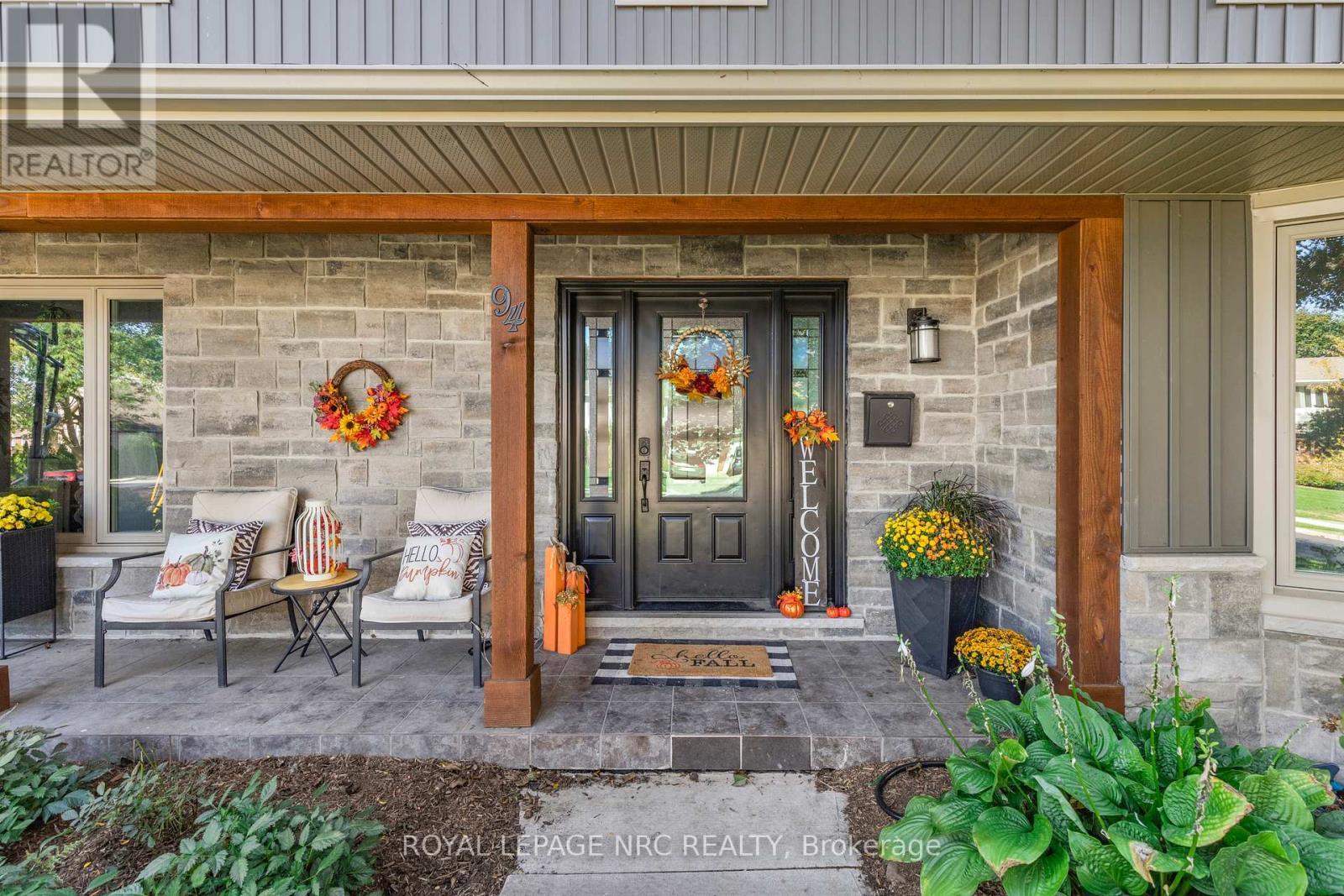 












94 DORCHESTER DRIVE

,
Grimsby,




Ontario
L3M1A8

