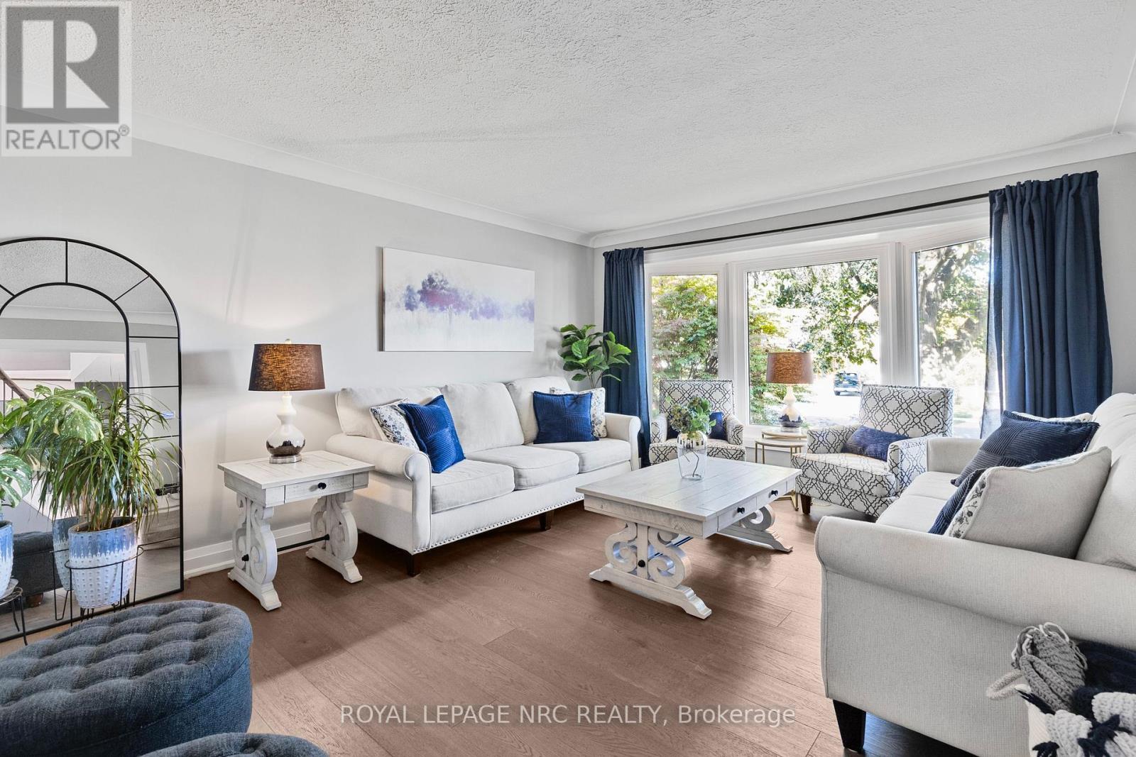 












94 DORCHESTER DRIVE

,
Grimsby,




Ontario
L3M1A8

