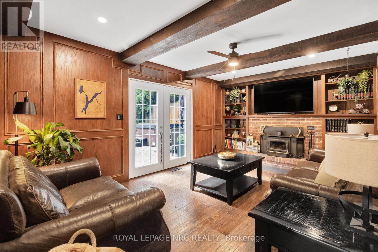 












94 DORCHESTER DRIVE

,
Grimsby,




Ontario
L3M1A8

