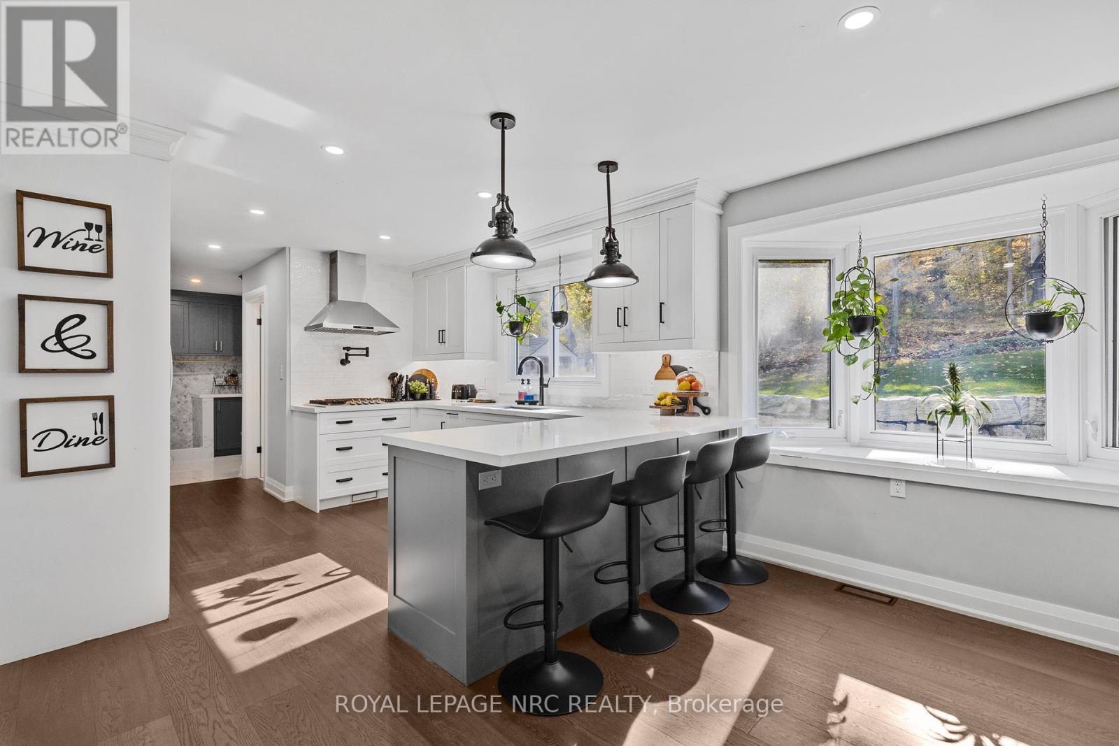 












94 DORCHESTER DRIVE

,
Grimsby,




Ontario
L3M1A8

