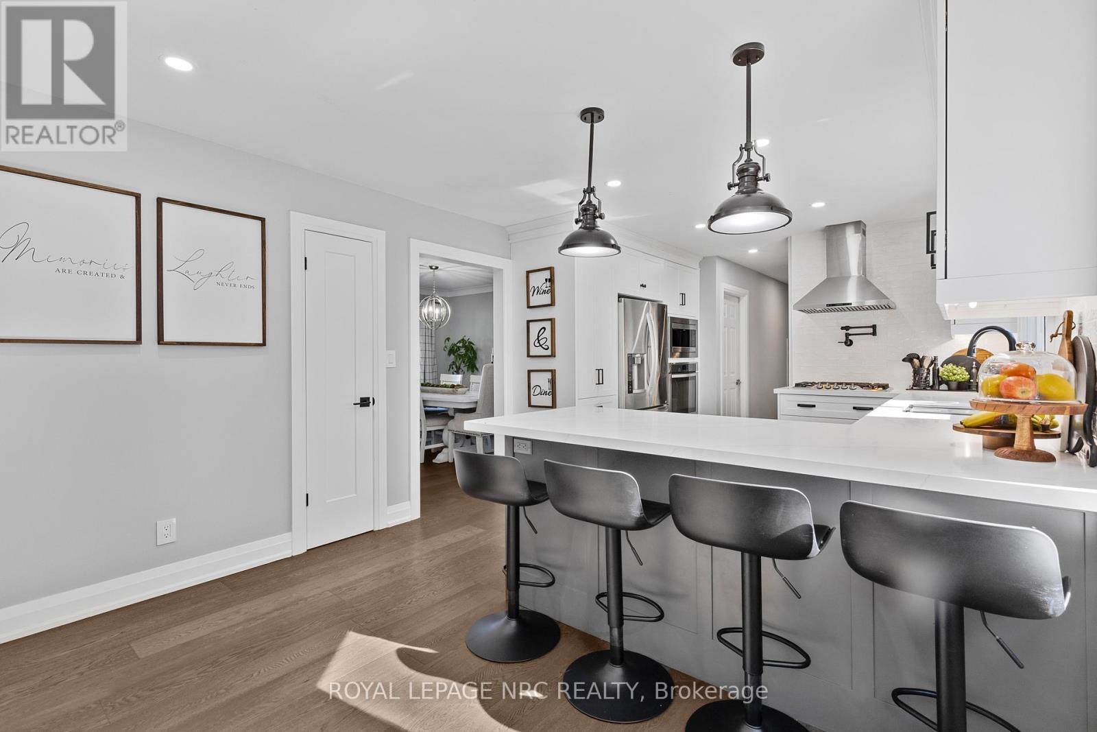 












94 DORCHESTER DRIVE

,
Grimsby,




Ontario
L3M1A8

