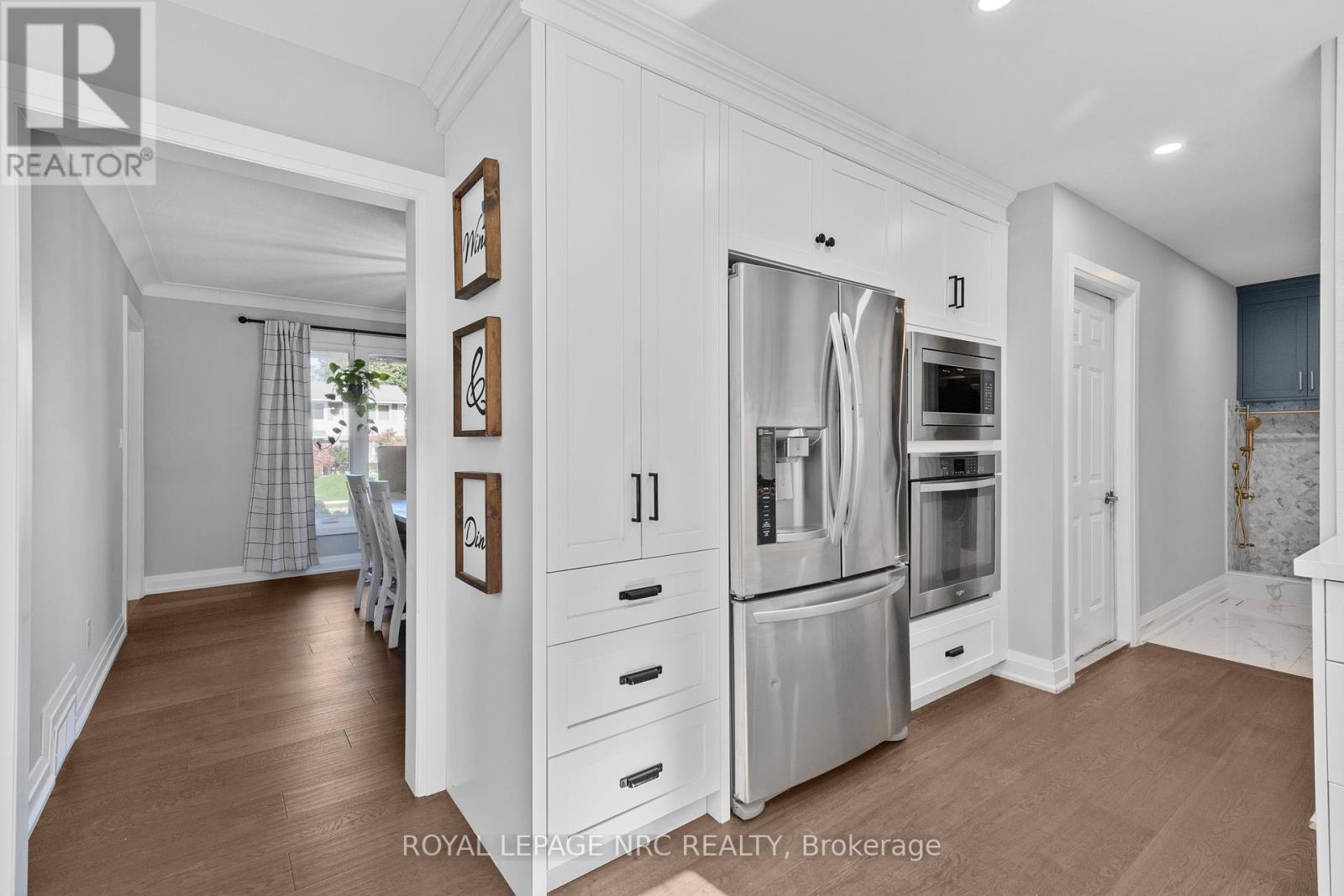 












94 DORCHESTER DRIVE

,
Grimsby,




Ontario
L3M1A8

