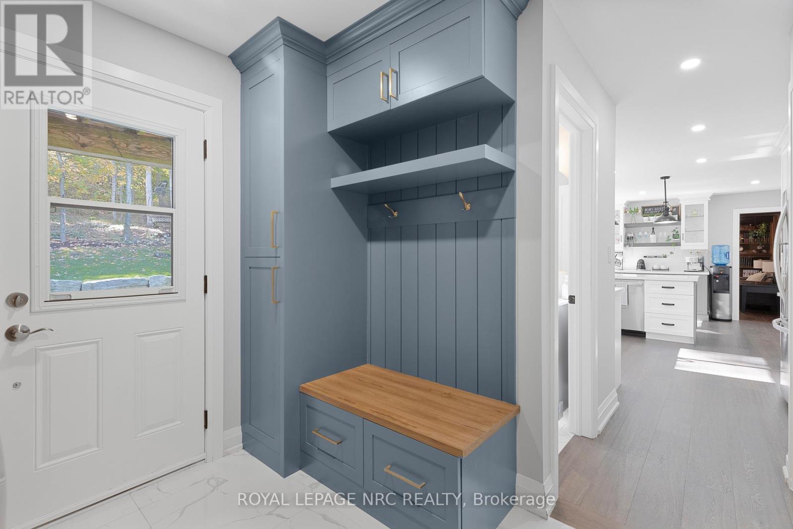 












94 DORCHESTER DRIVE

,
Grimsby,




Ontario
L3M1A8

