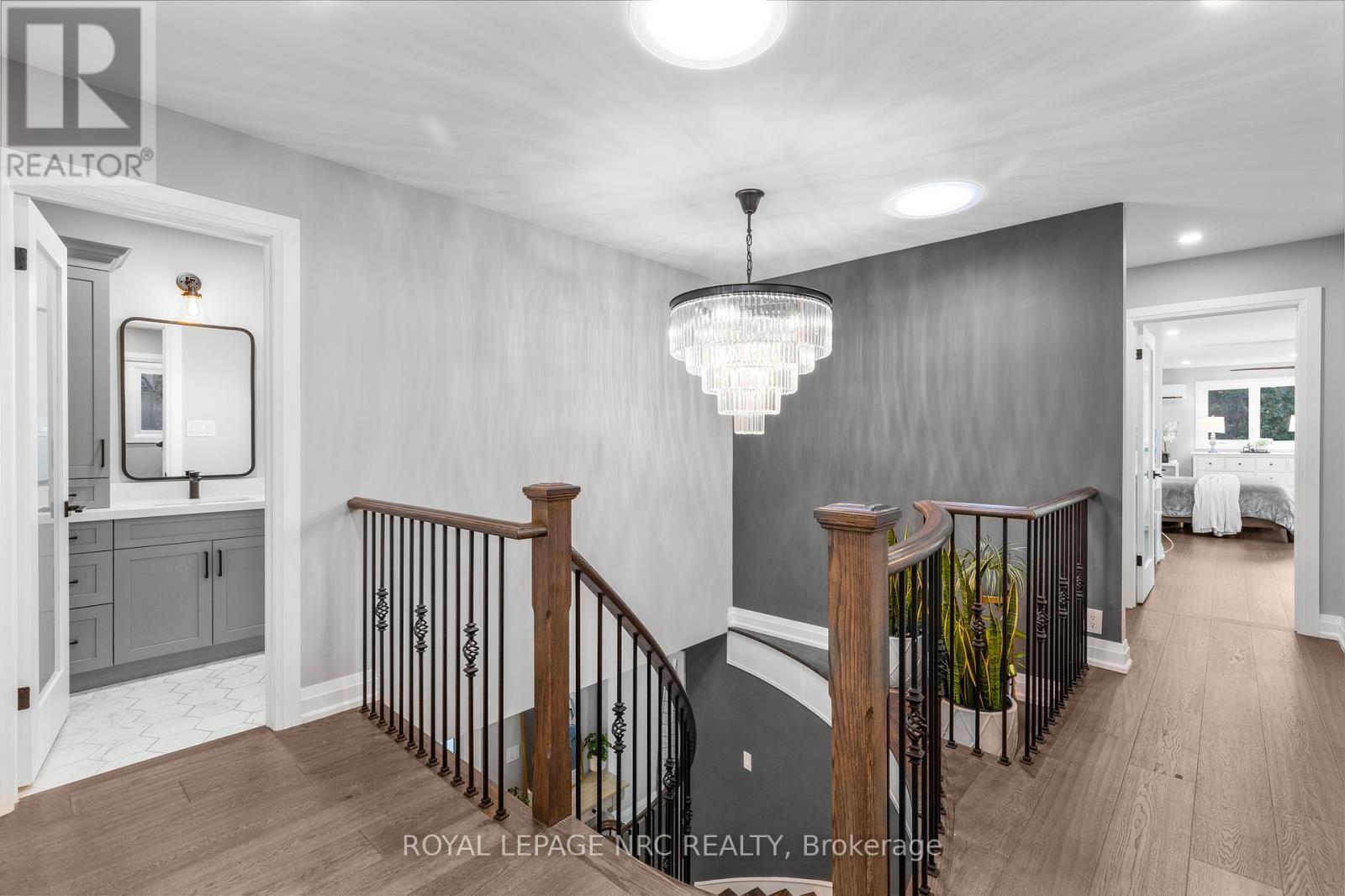 












94 DORCHESTER DRIVE

,
Grimsby,




Ontario
L3M1A8

