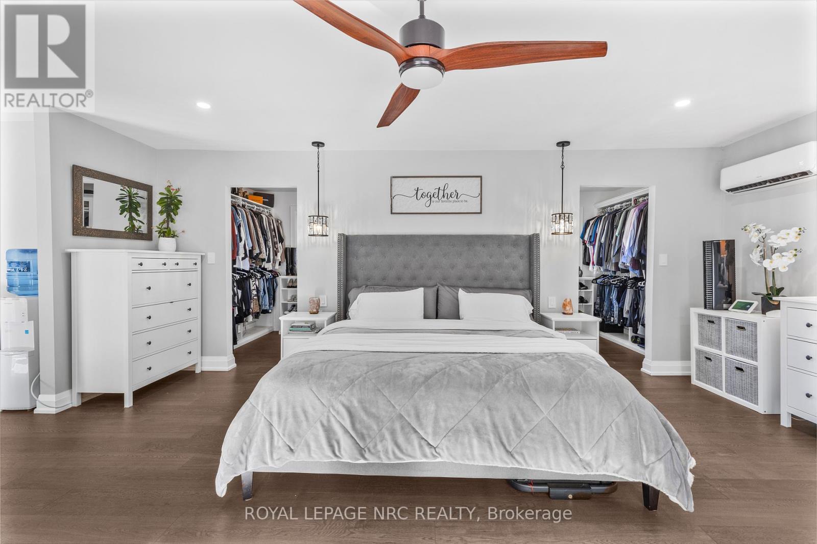 












94 DORCHESTER DRIVE

,
Grimsby,




Ontario
L3M1A8

