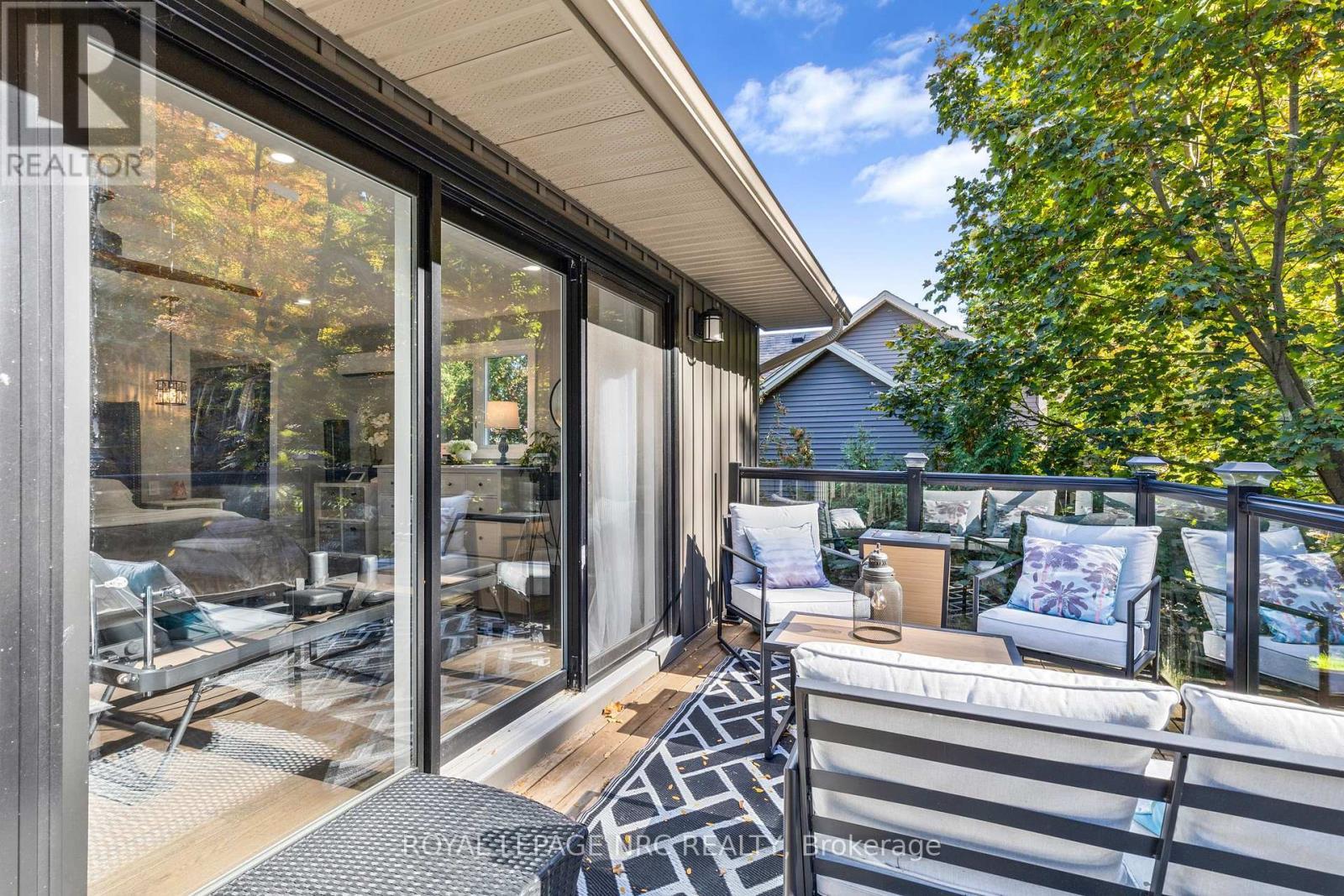 












94 DORCHESTER DRIVE

,
Grimsby,




Ontario
L3M1A8

