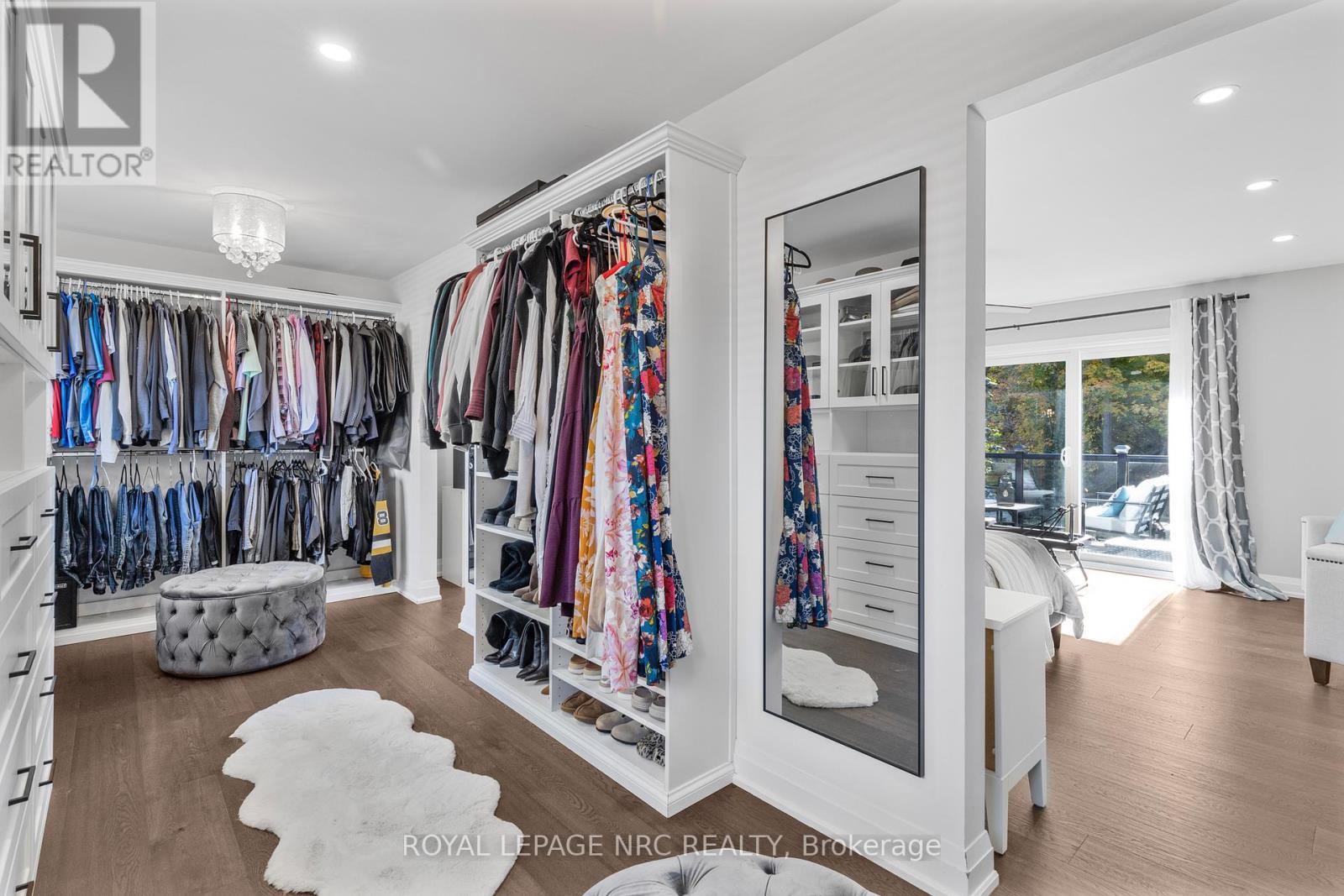 












94 DORCHESTER DRIVE

,
Grimsby,




Ontario
L3M1A8

