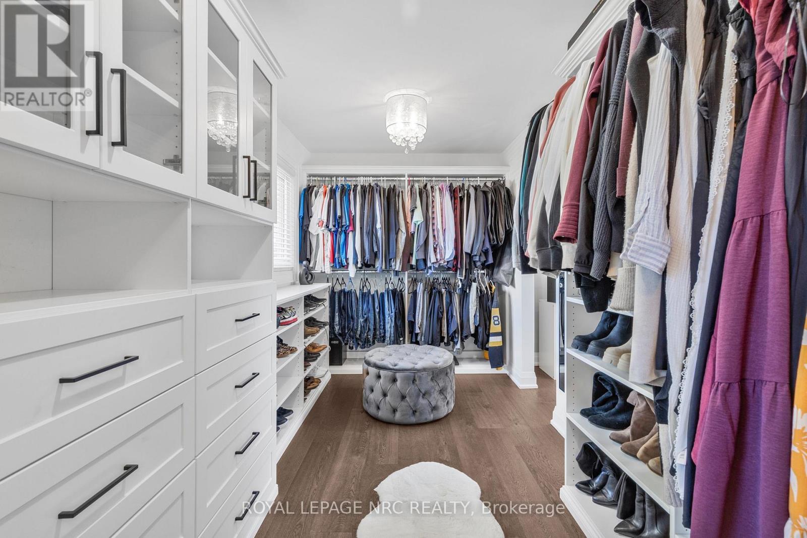 












94 DORCHESTER DRIVE

,
Grimsby,




Ontario
L3M1A8

