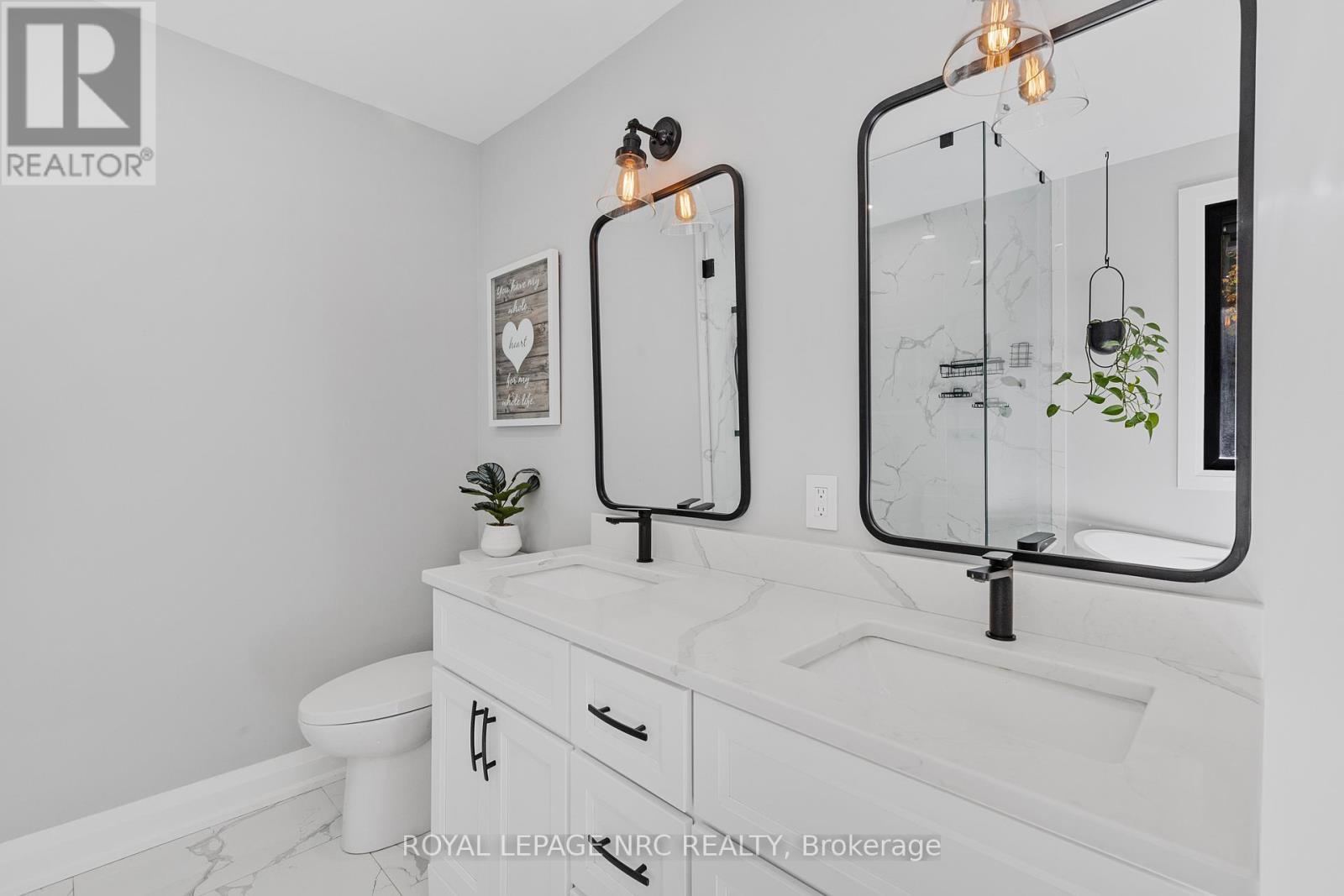 












94 DORCHESTER DRIVE

,
Grimsby,




Ontario
L3M1A8

