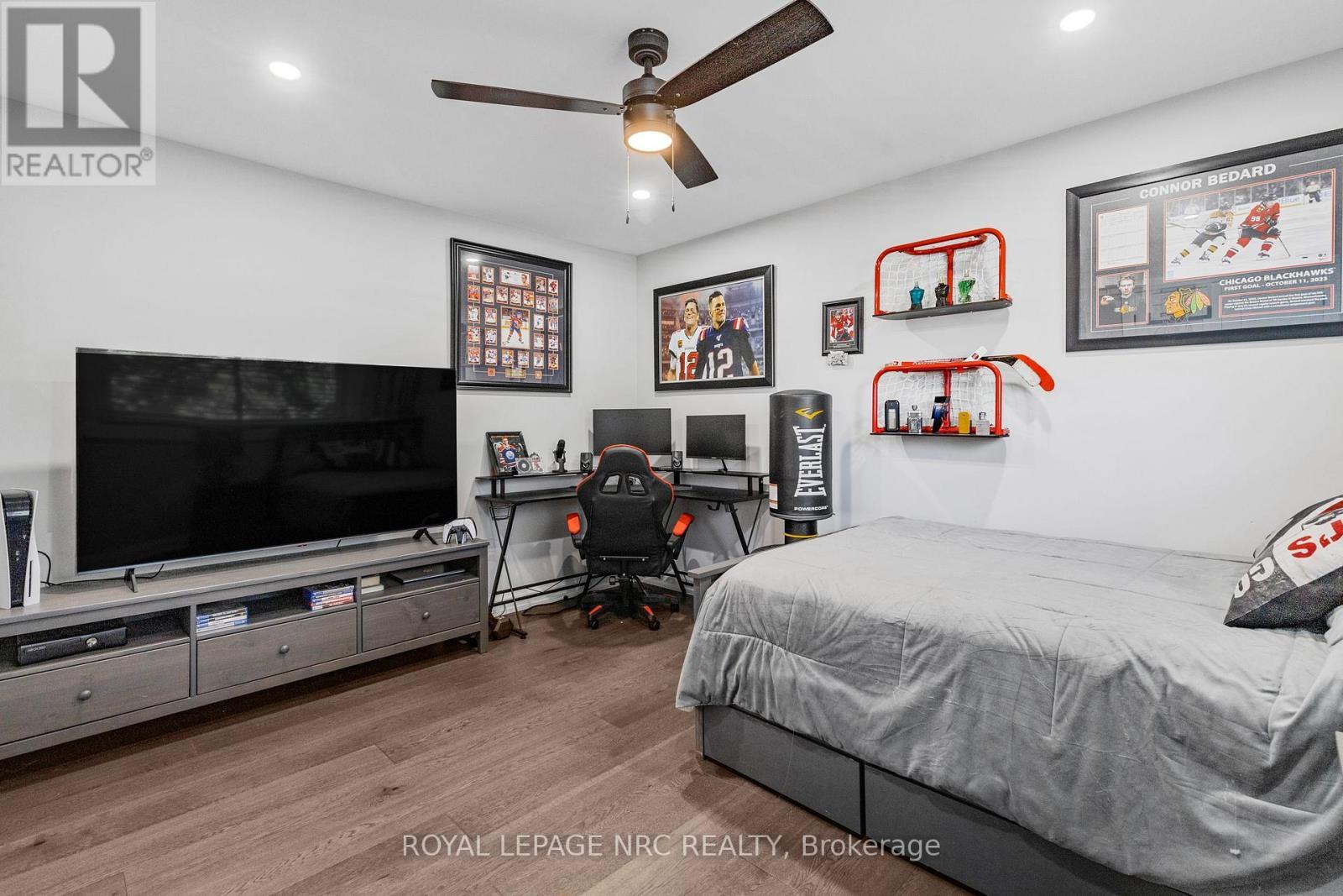 












94 DORCHESTER DRIVE

,
Grimsby,




Ontario
L3M1A8

