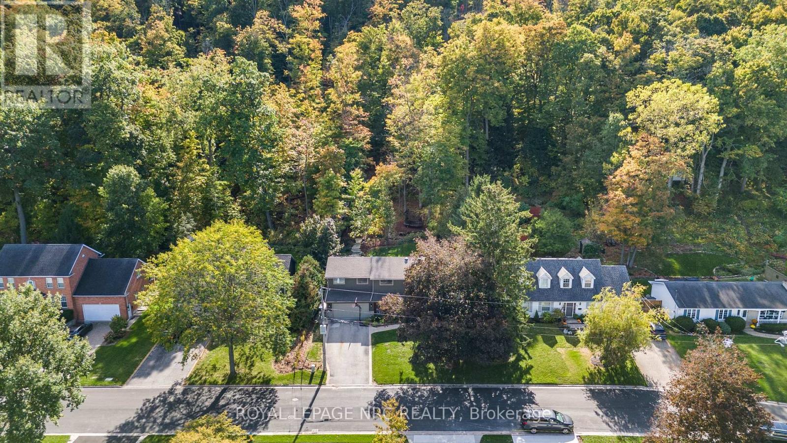 












94 DORCHESTER DRIVE

,
Grimsby,




Ontario
L3M1A8

