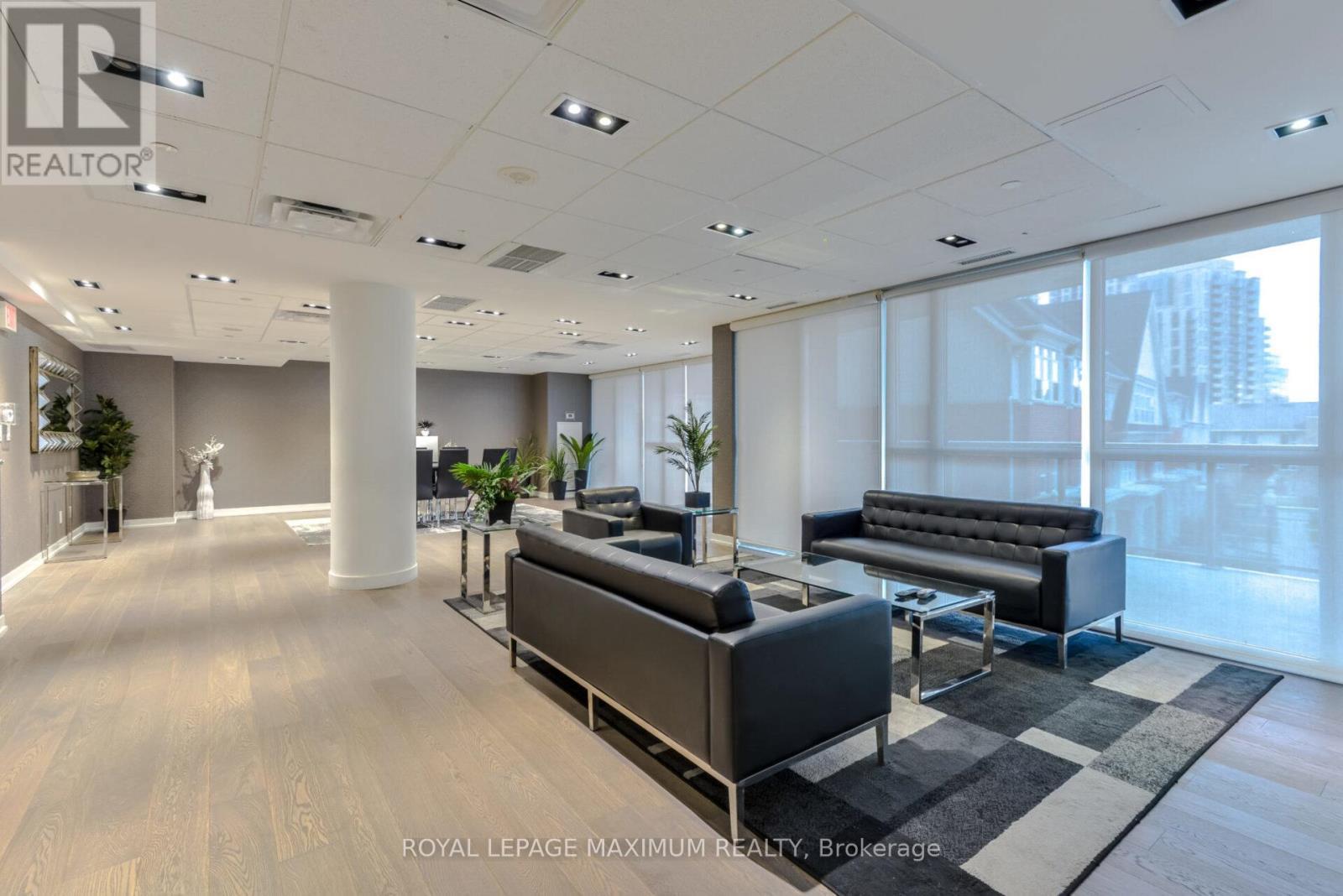 












511 - 5101 DUNDAS STREET W

,
Toronto,




Ontario
M9A5G8

