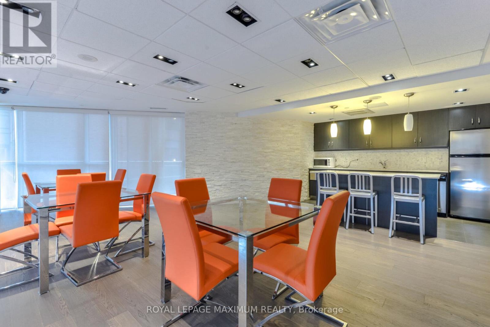 












511 - 5101 DUNDAS STREET W

,
Toronto,




Ontario
M9A5G8

