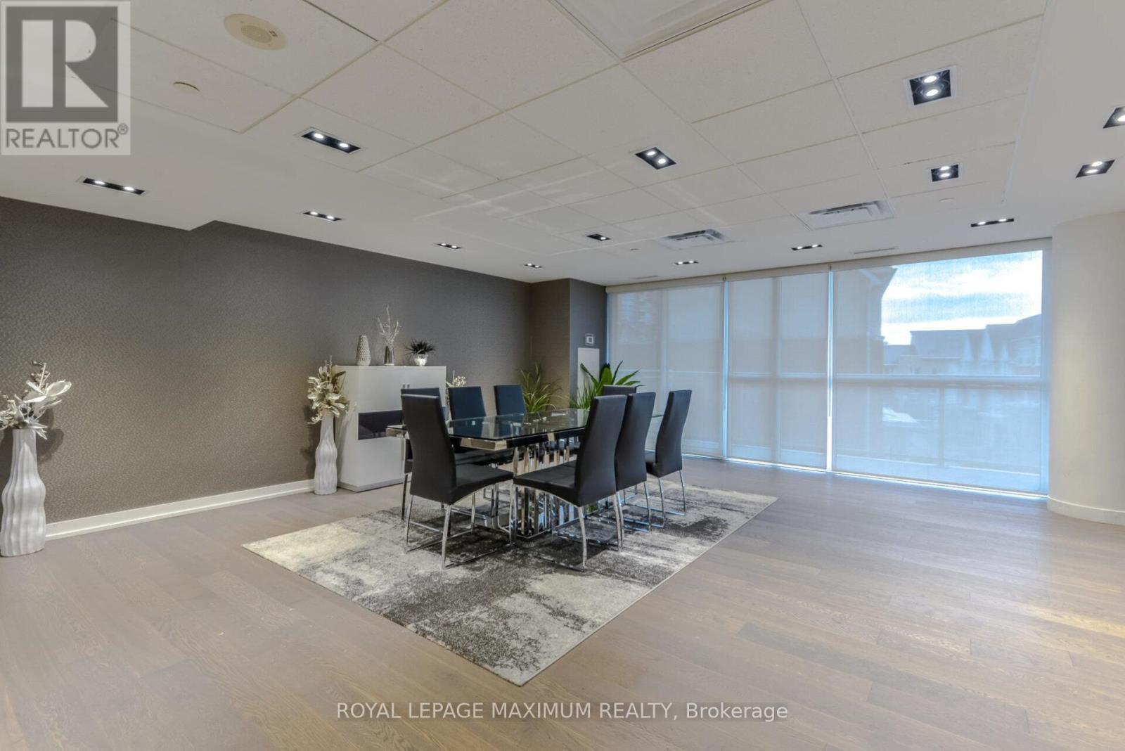 












511 - 5101 DUNDAS STREET W

,
Toronto,




Ontario
M9A5G8

