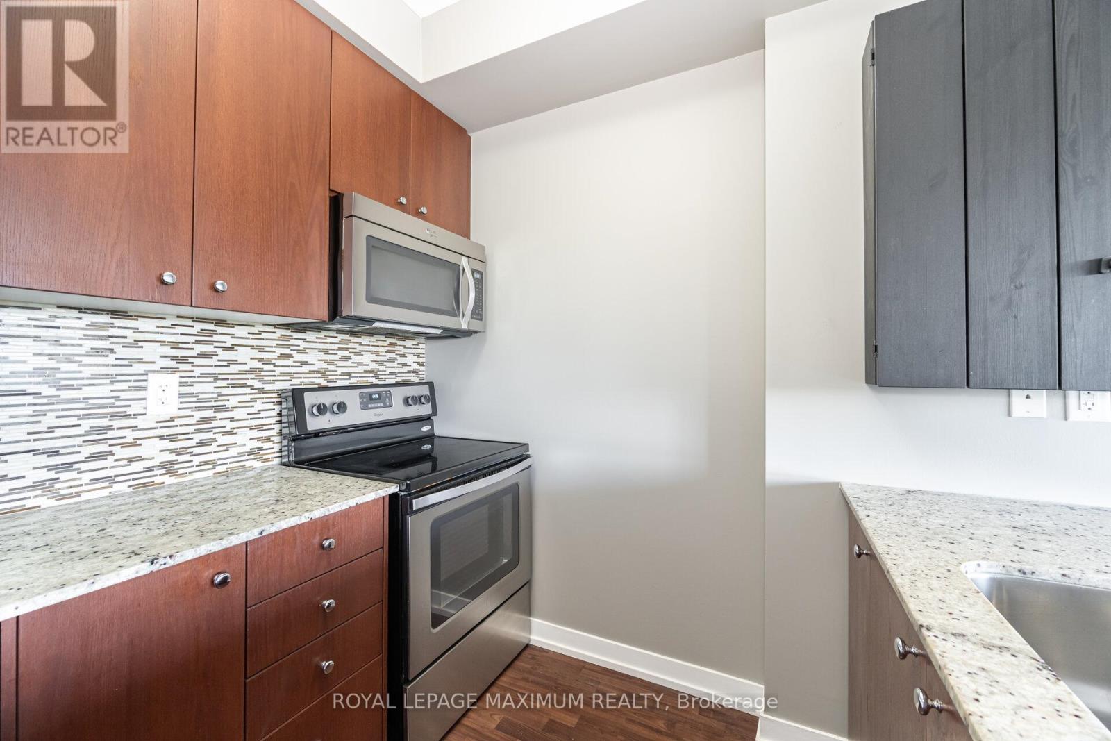 












511 - 5101 DUNDAS STREET W

,
Toronto,




Ontario
M9A5G8

