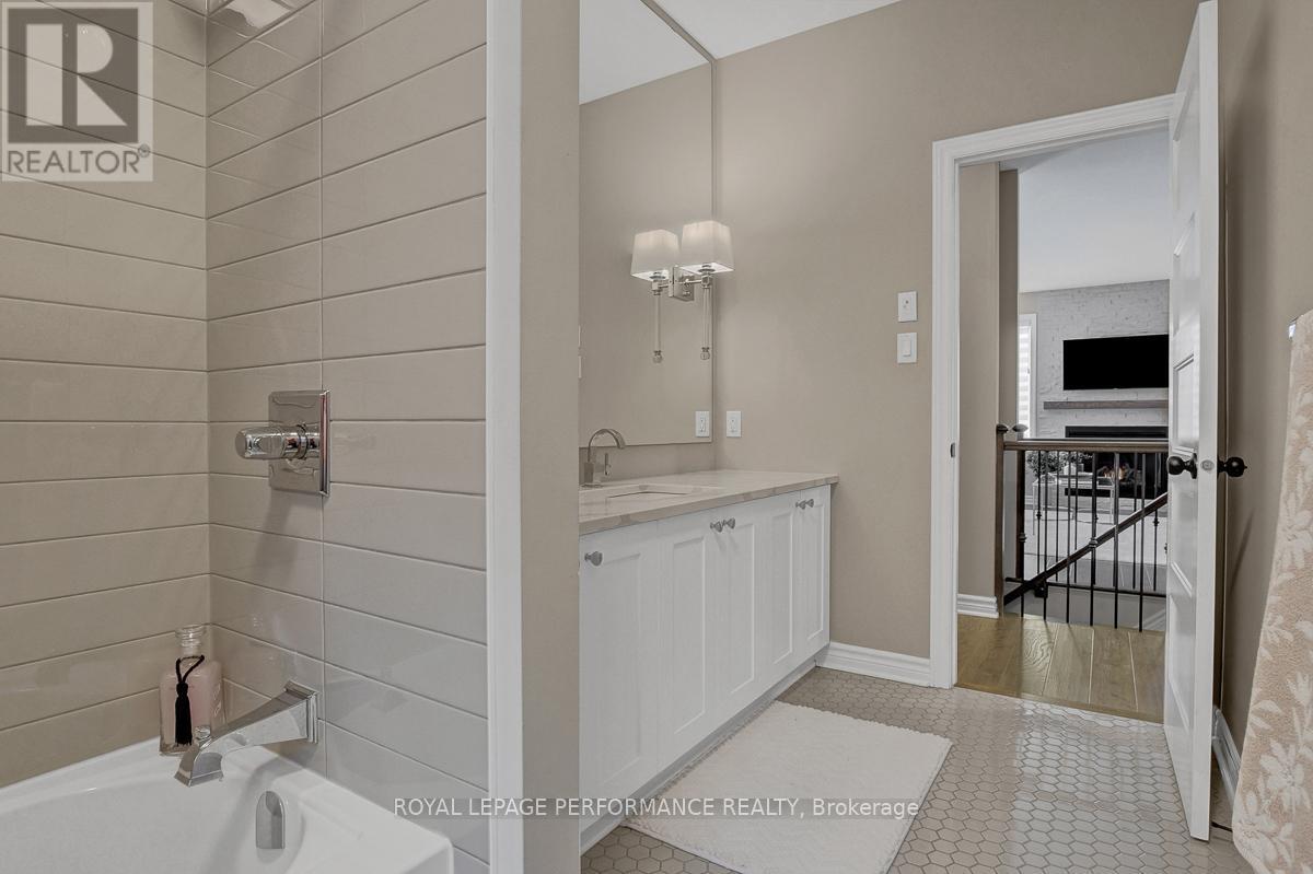 












104 YORK CROSSING

,
Russell,




Ontario
K4R1C5

