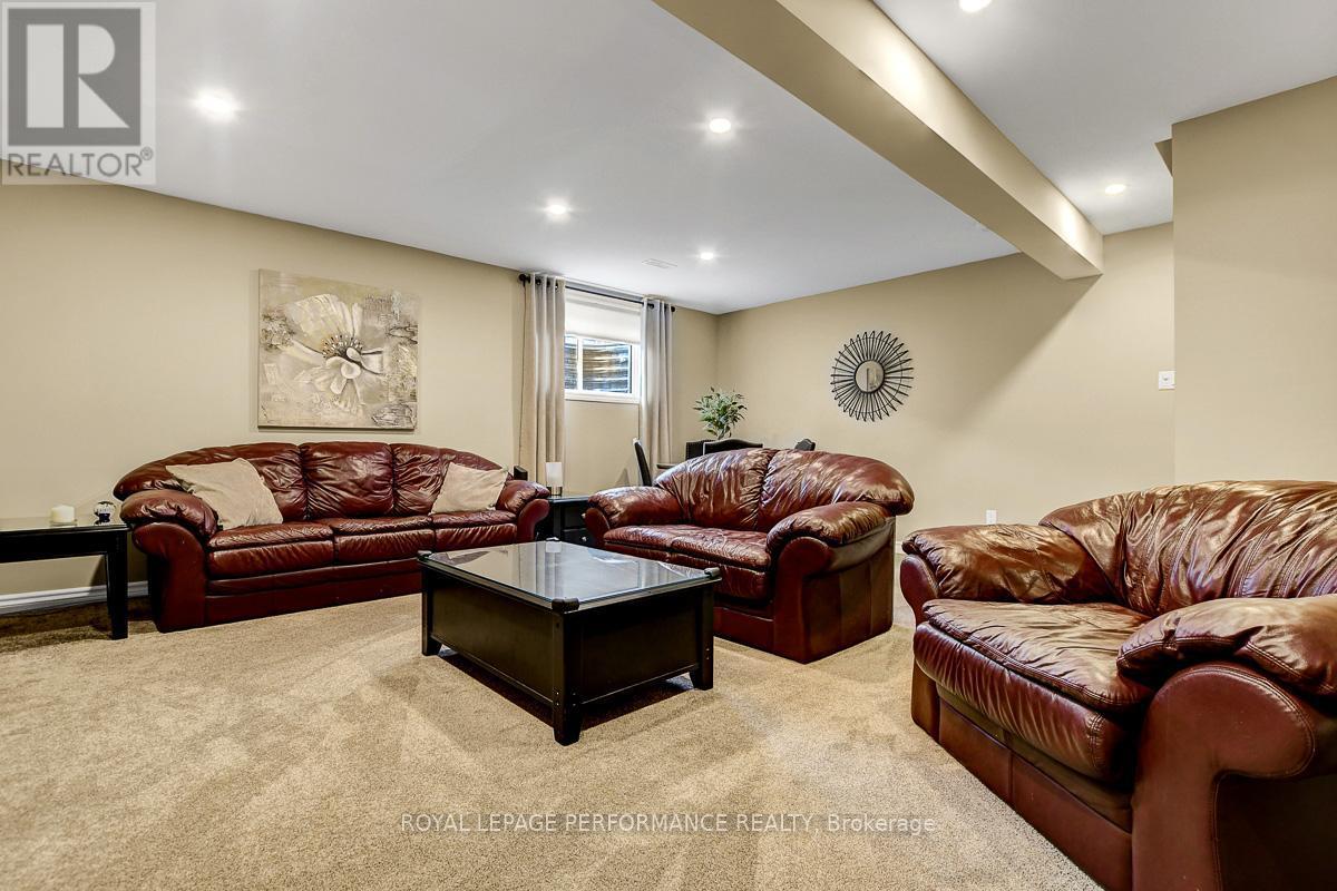 












104 YORK CROSSING

,
Russell,




Ontario
K4R1C5

