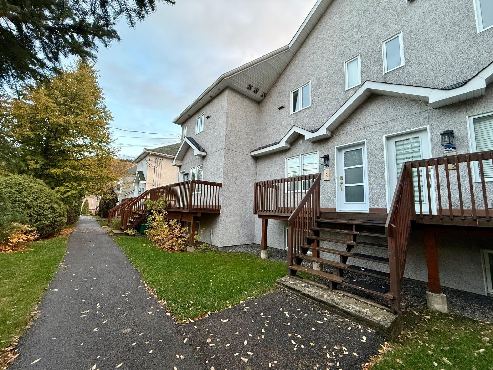









167


Av. St-Denis

,
Saint-Sauveur,




QC
J0R1R3

