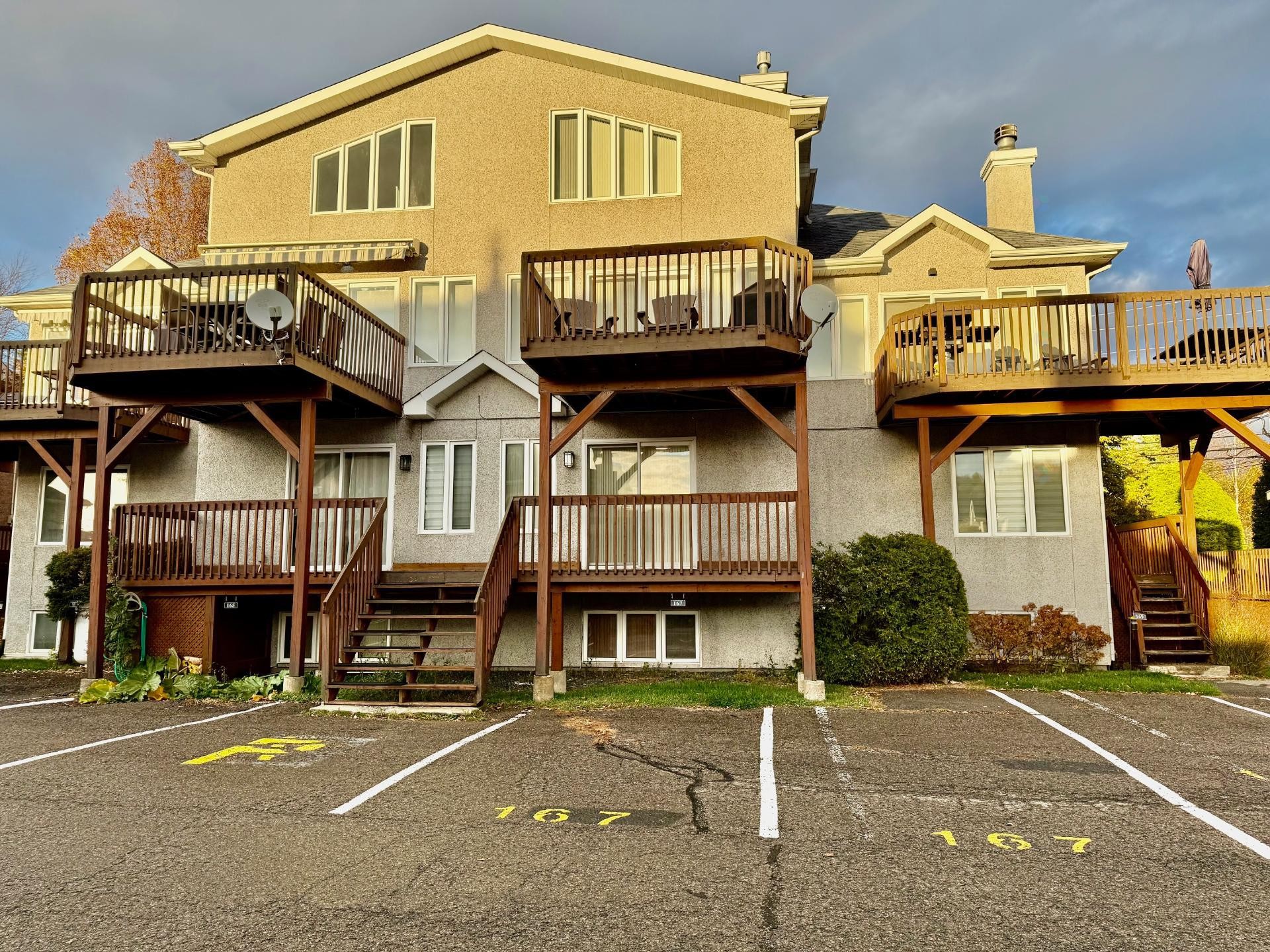 









167


Av. St-Denis

,
Saint-Sauveur,




QC
J0R1R3

