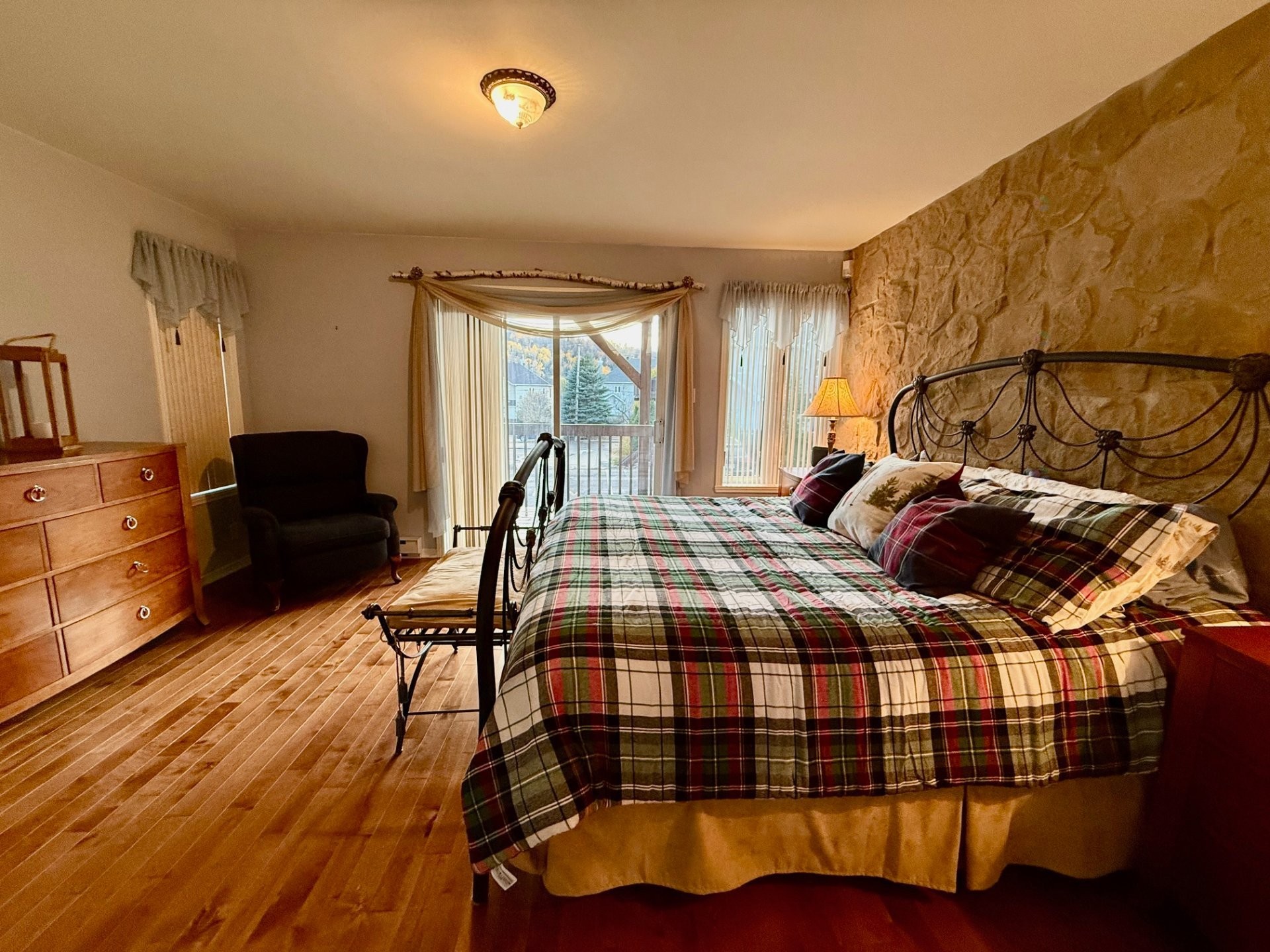 









167


Av. St-Denis

,
Saint-Sauveur,




QC
J0R1R3

