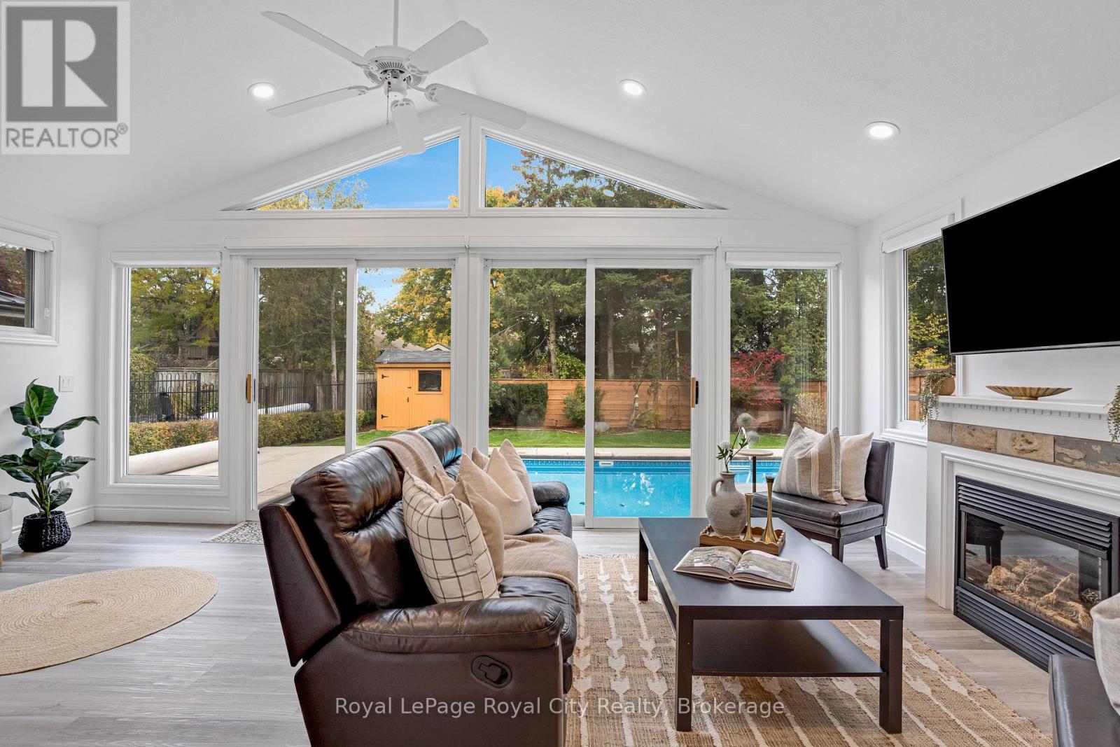 












31 LAMBERT CRESCENT

,
Guelph (Dovercliffe Park/Old University),




Ontario
N1G2R4

