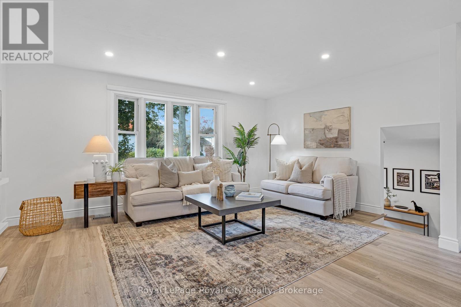 












31 LAMBERT CRESCENT

,
Guelph (Dovercliffe Park/Old University),




Ontario
N1G2R4

