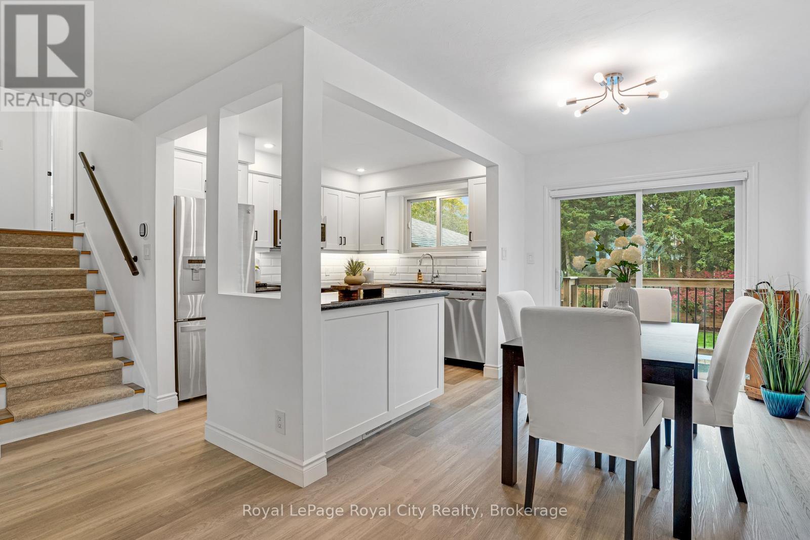 












31 LAMBERT CRESCENT

,
Guelph (Dovercliffe Park/Old University),




Ontario
N1G2R4

