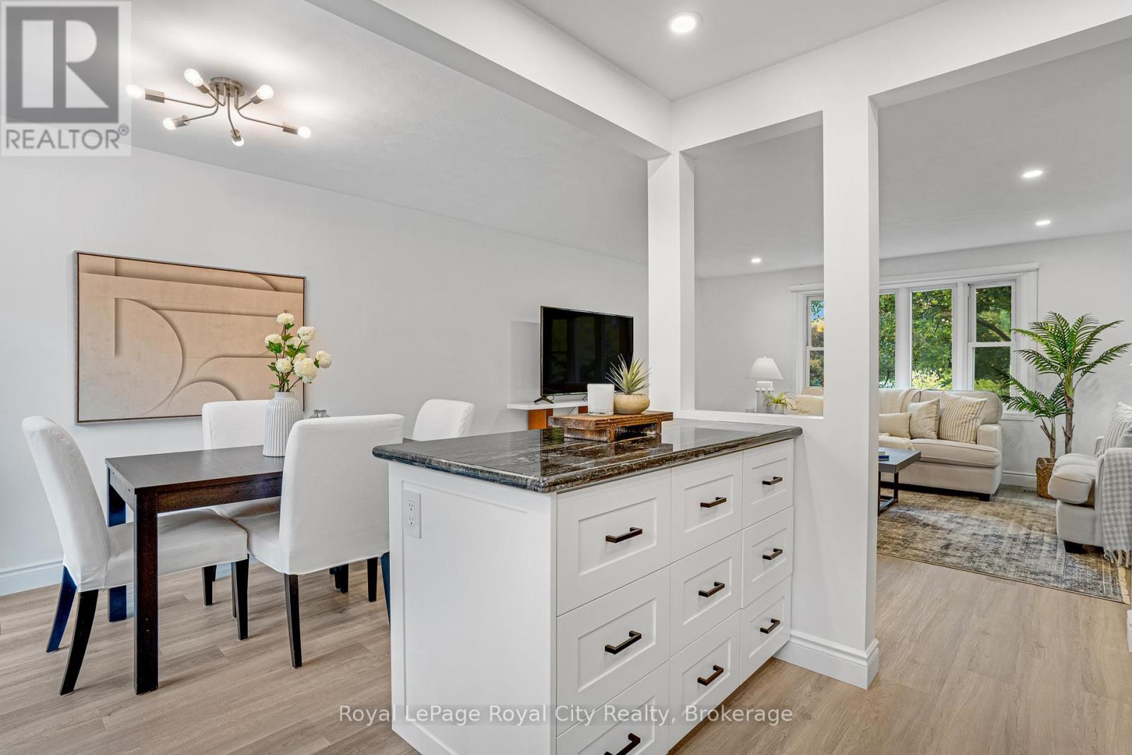 












31 LAMBERT CRESCENT

,
Guelph (Dovercliffe Park/Old University),




Ontario
N1G2R4

