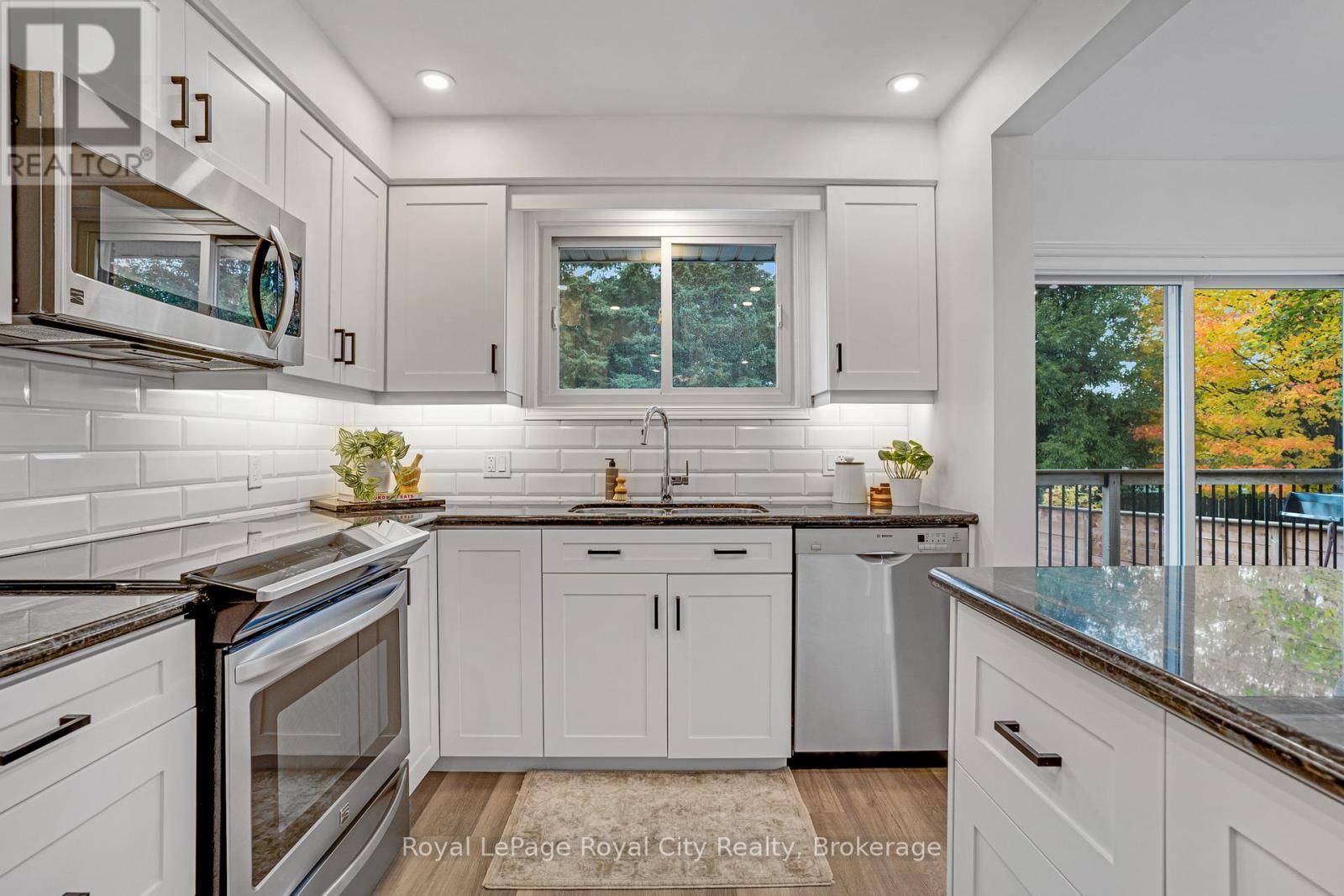 












31 LAMBERT CRESCENT

,
Guelph (Dovercliffe Park/Old University),




Ontario
N1G2R4

