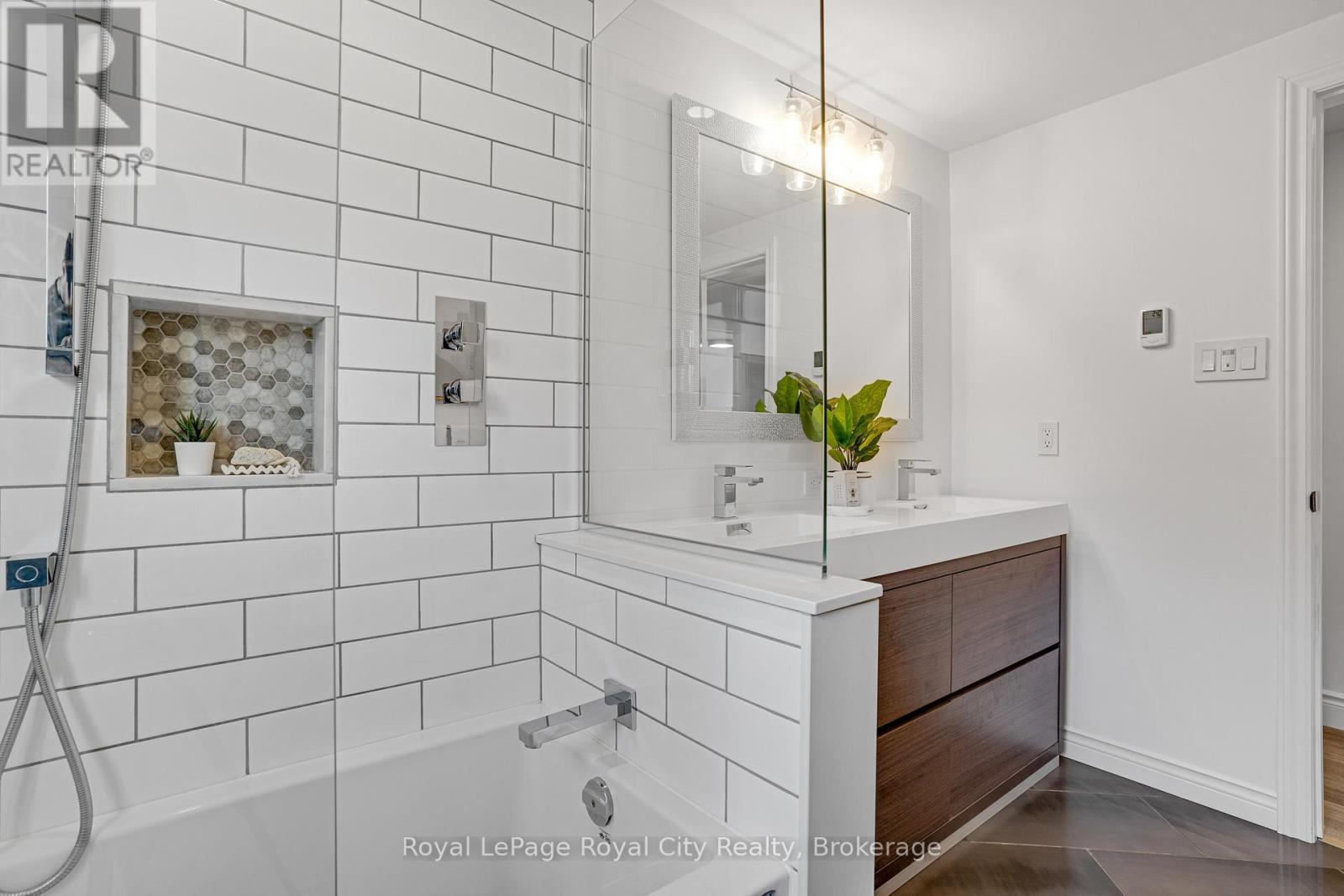 












31 LAMBERT CRESCENT

,
Guelph (Dovercliffe Park/Old University),




Ontario
N1G2R4

