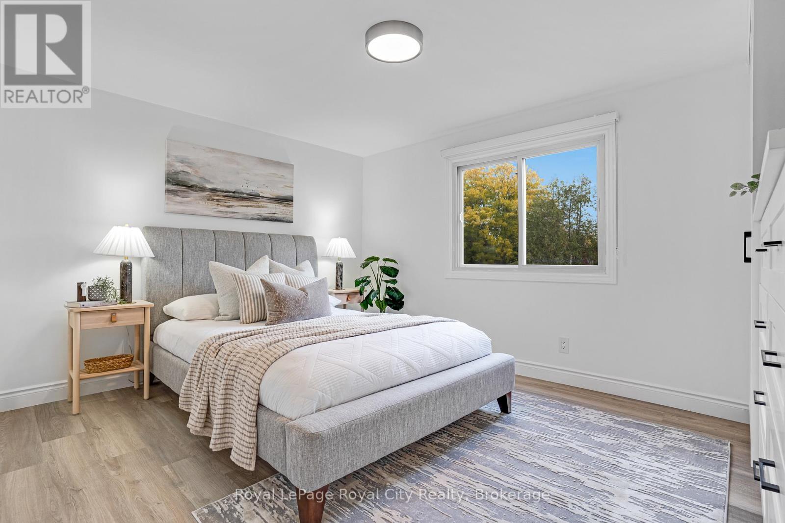 












31 LAMBERT CRESCENT

,
Guelph (Dovercliffe Park/Old University),




Ontario
N1G2R4

