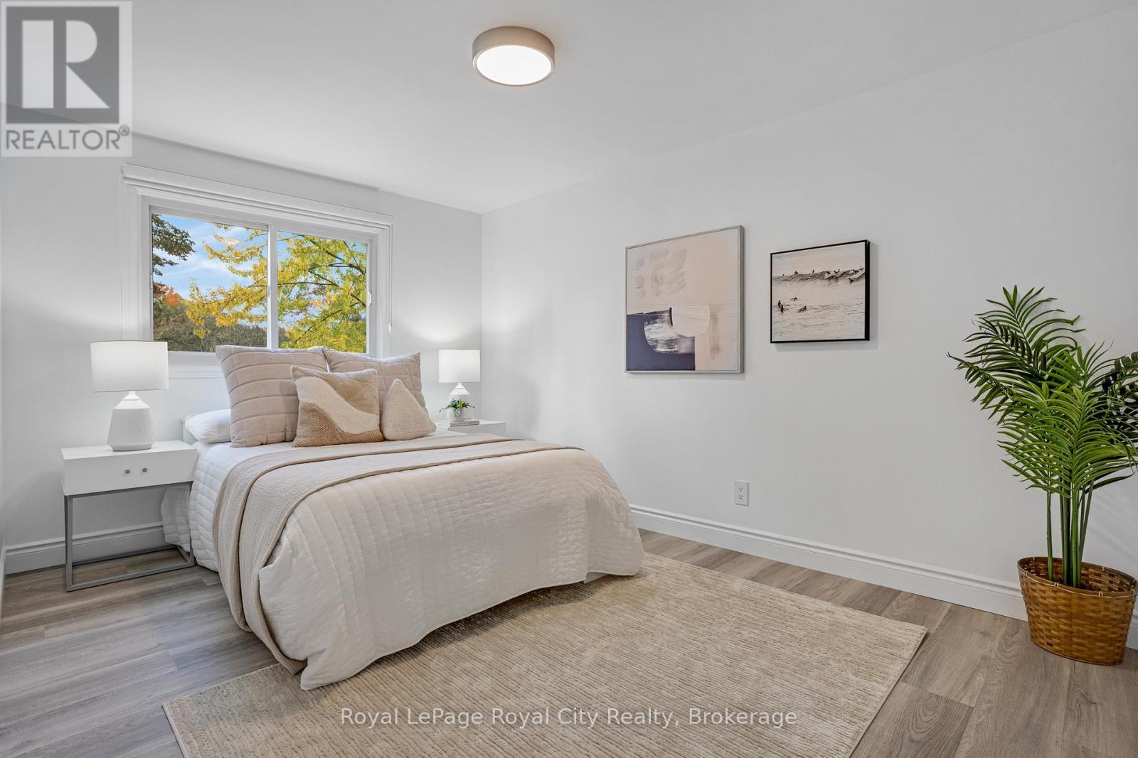 












31 LAMBERT CRESCENT

,
Guelph (Dovercliffe Park/Old University),




Ontario
N1G2R4

