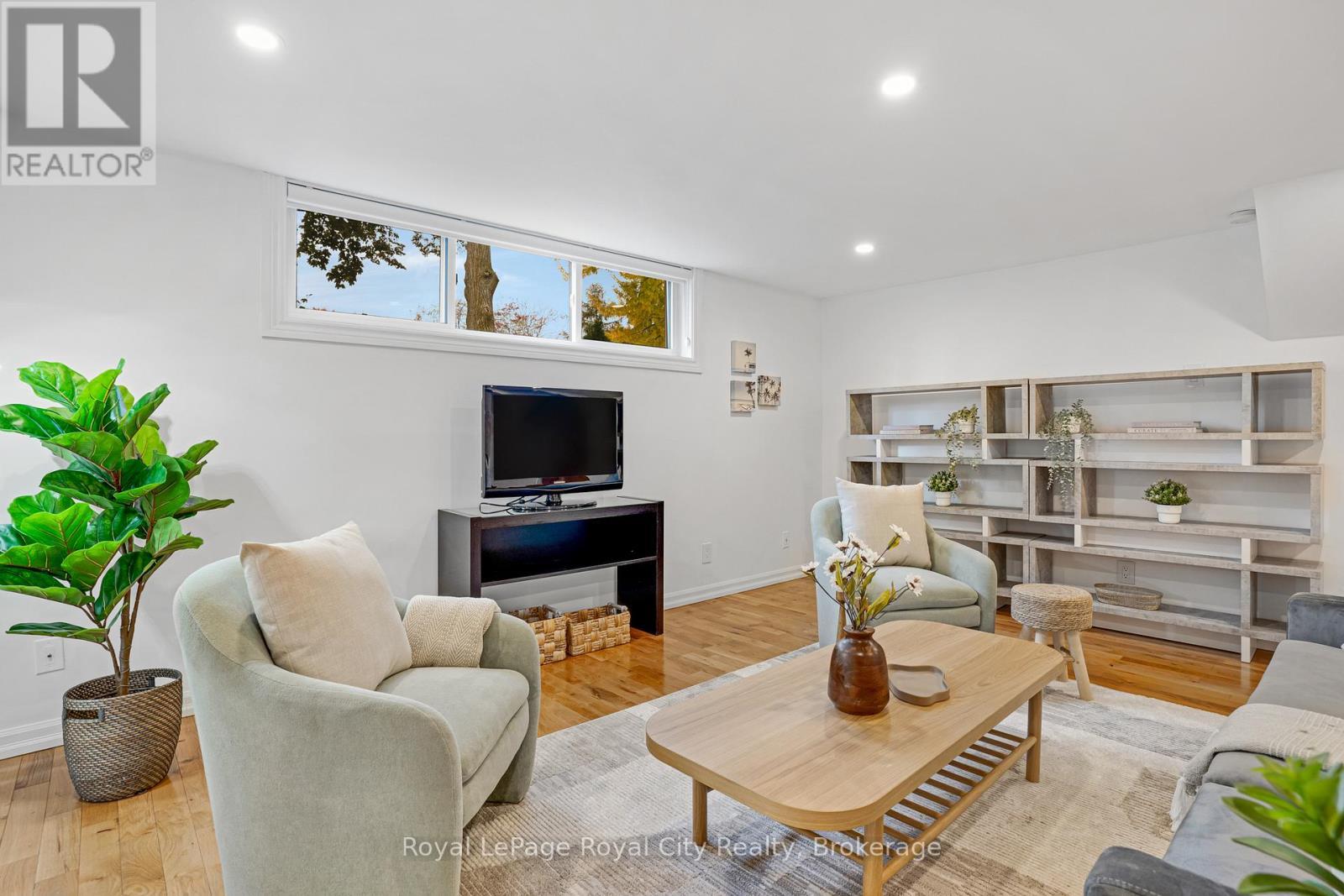 












31 LAMBERT CRESCENT

,
Guelph (Dovercliffe Park/Old University),




Ontario
N1G2R4

