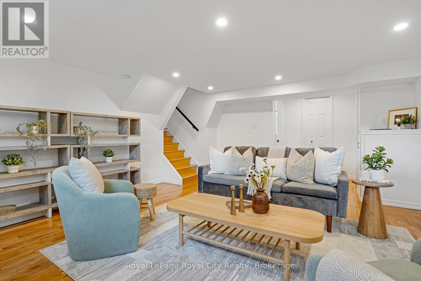 












31 LAMBERT CRESCENT

,
Guelph (Dovercliffe Park/Old University),




Ontario
N1G2R4

