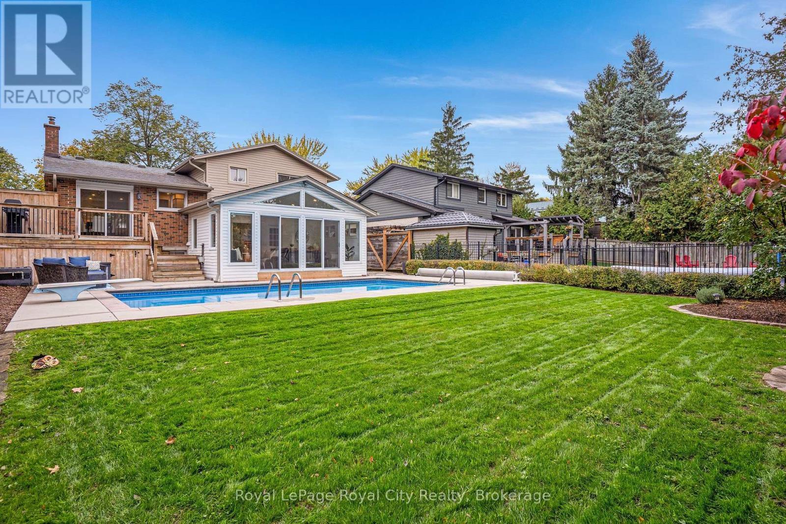 












31 LAMBERT CRESCENT

,
Guelph (Dovercliffe Park/Old University),




Ontario
N1G2R4

