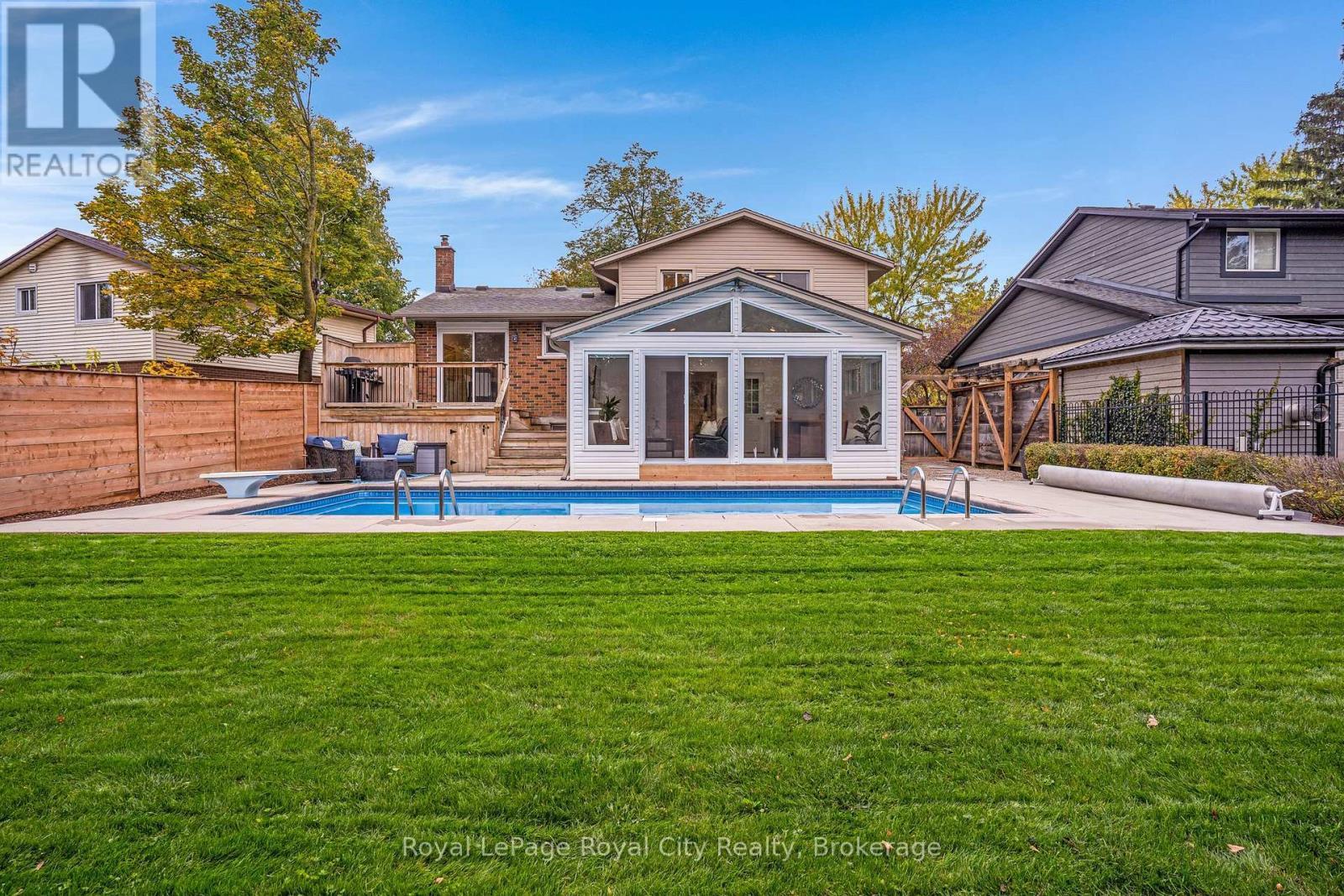 












31 LAMBERT CRESCENT

,
Guelph (Dovercliffe Park/Old University),




Ontario
N1G2R4

