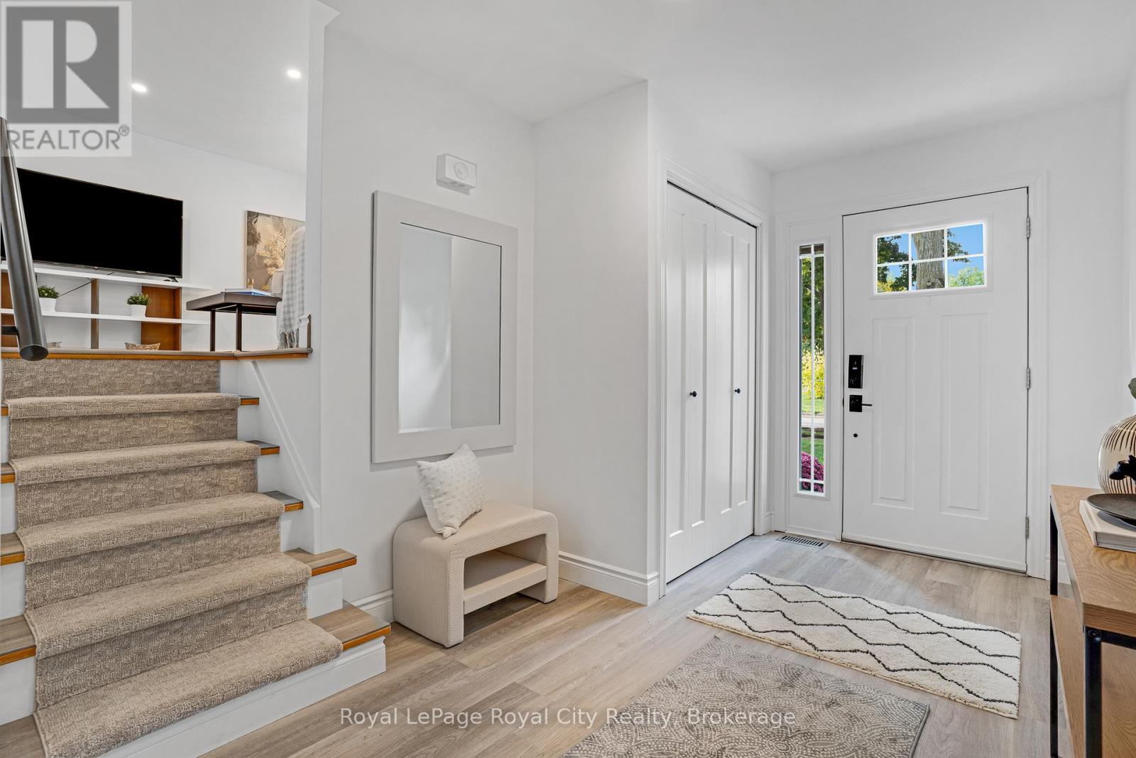 












31 LAMBERT CRESCENT

,
Guelph (Dovercliffe Park/Old University),




Ontario
N1G2R4

