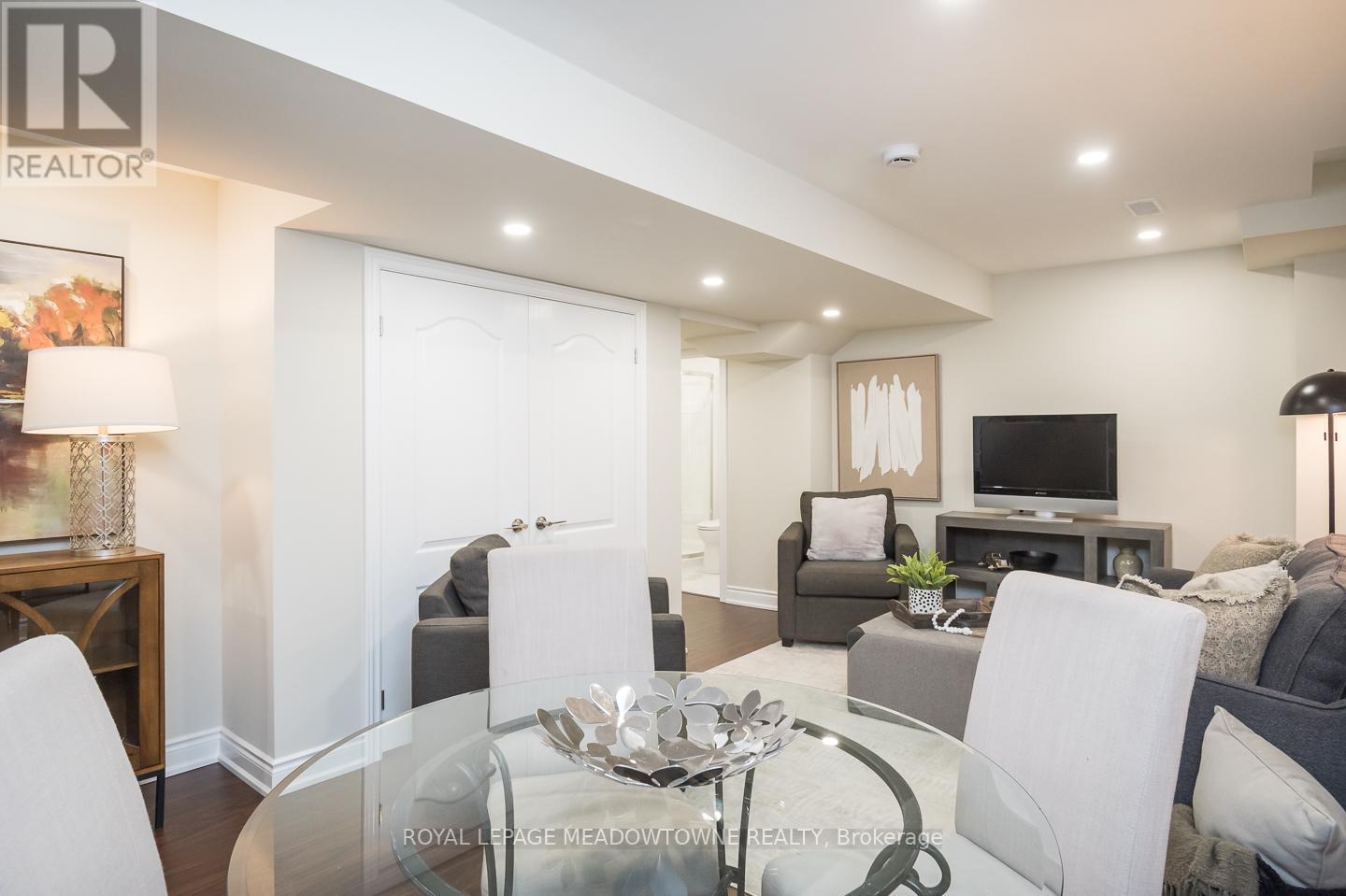 












1311 WELLER CROSS

,
Milton,




Ontario
L9T6K4

