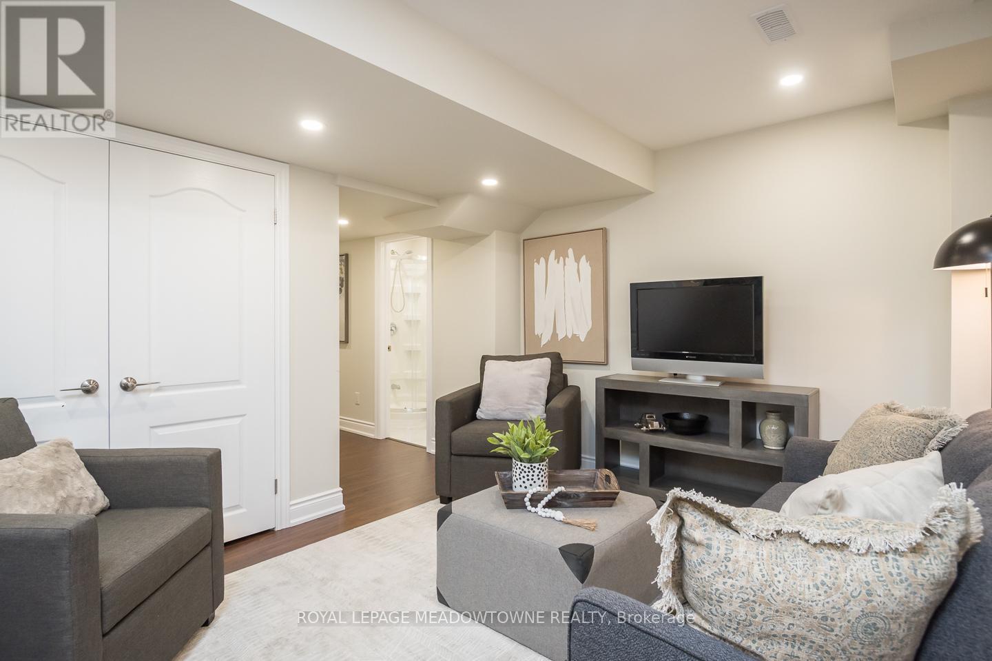 












1311 WELLER CROSS

,
Milton,




Ontario
L9T6K4

