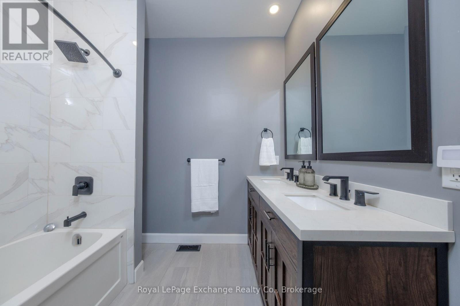 












391 7TH AVENUE E

,
Owen Sound,




Ontario
N4K2W8

