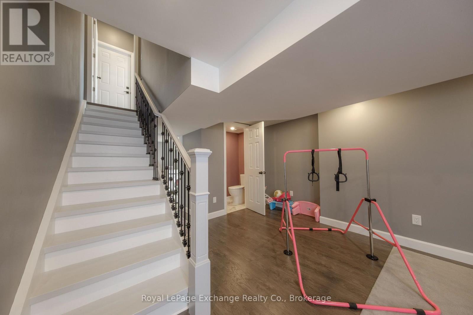 












391 7TH AVENUE E

,
Owen Sound,




Ontario
N4K2W8

