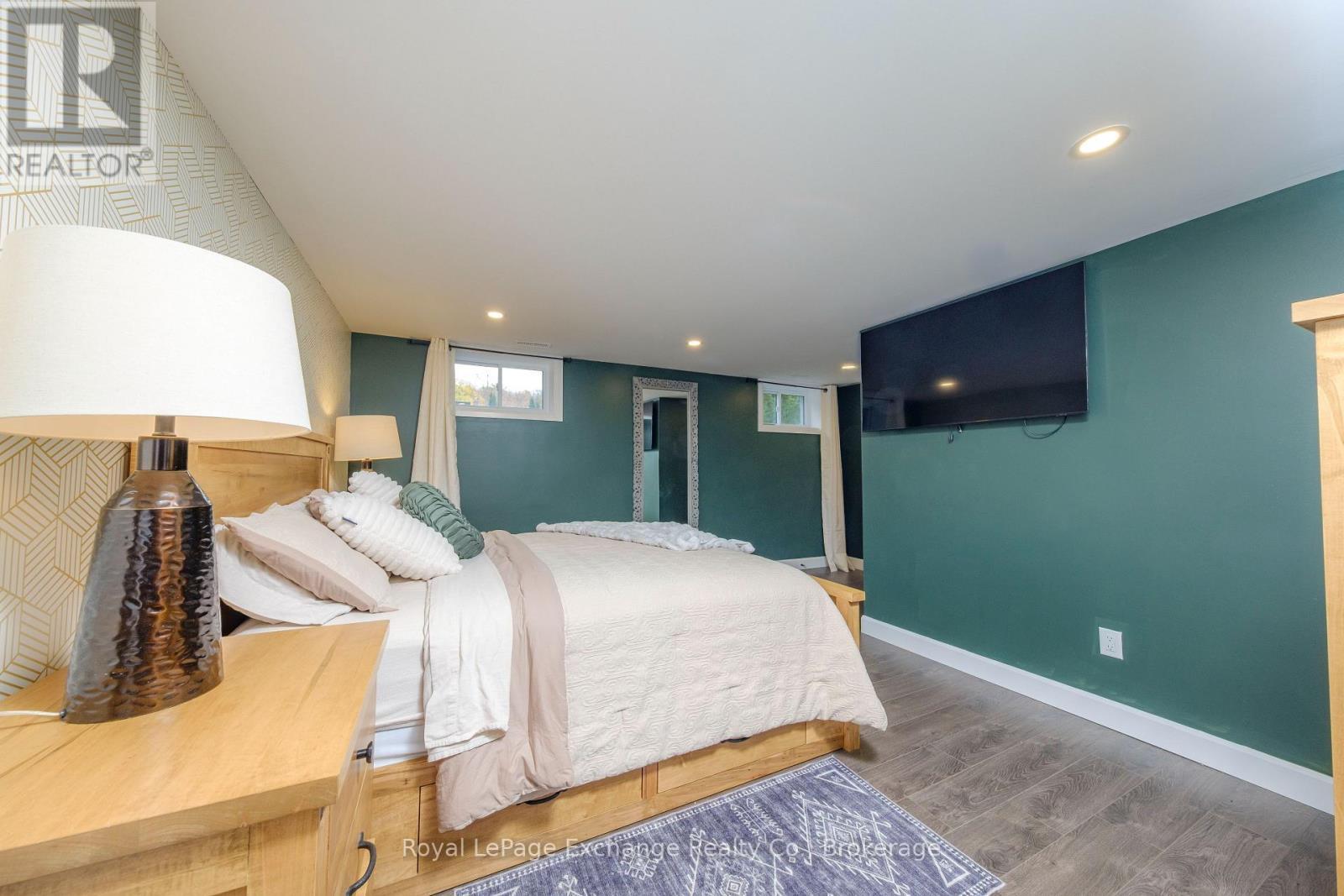 












391 7TH AVENUE E

,
Owen Sound,




Ontario
N4K2W8

