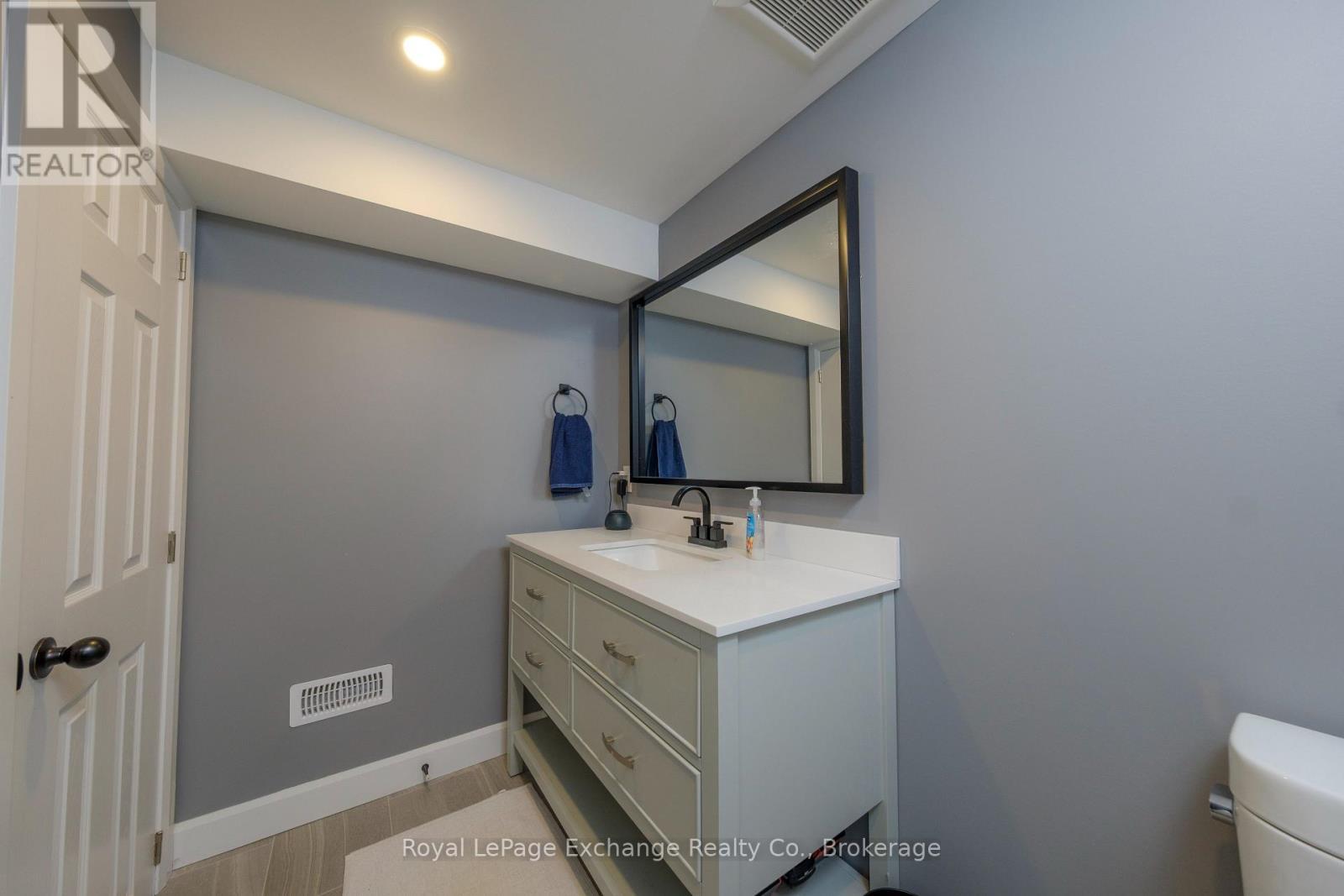 












391 7TH AVENUE E

,
Owen Sound,




Ontario
N4K2W8

